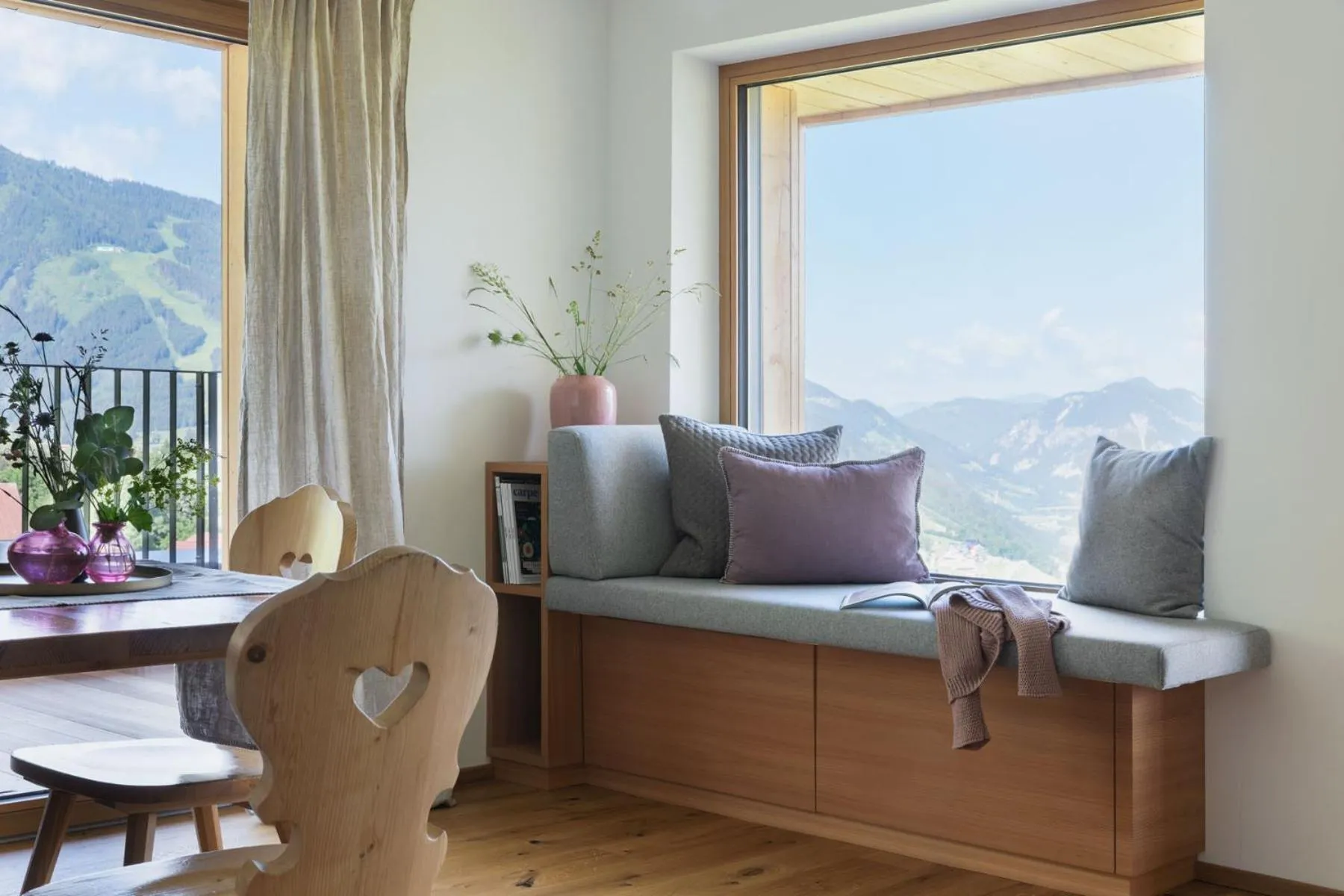 Living room in Holzhackerin - the charming Haus am Berg