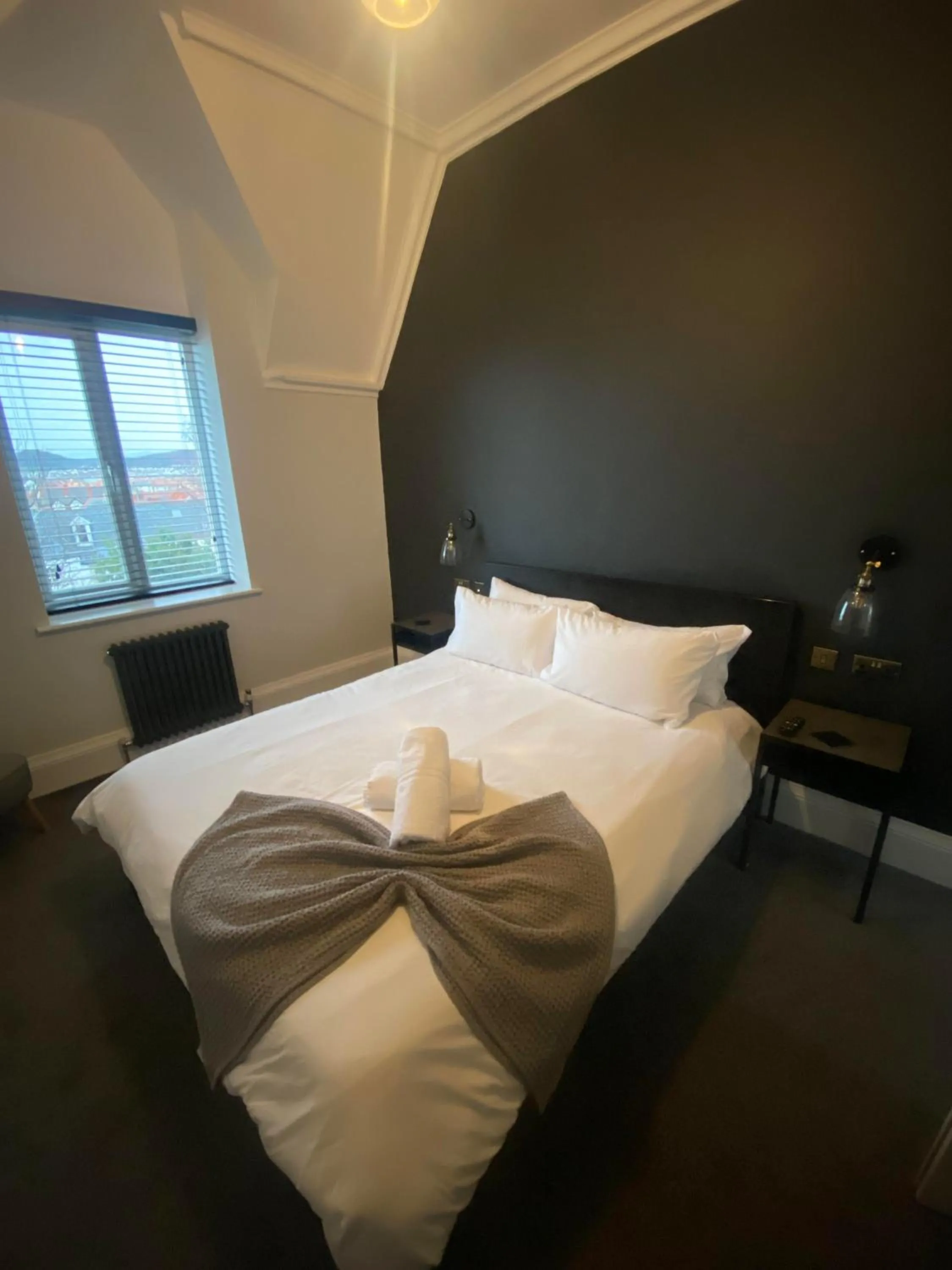 Bedroom, Bed in Ormes Hey Apartments