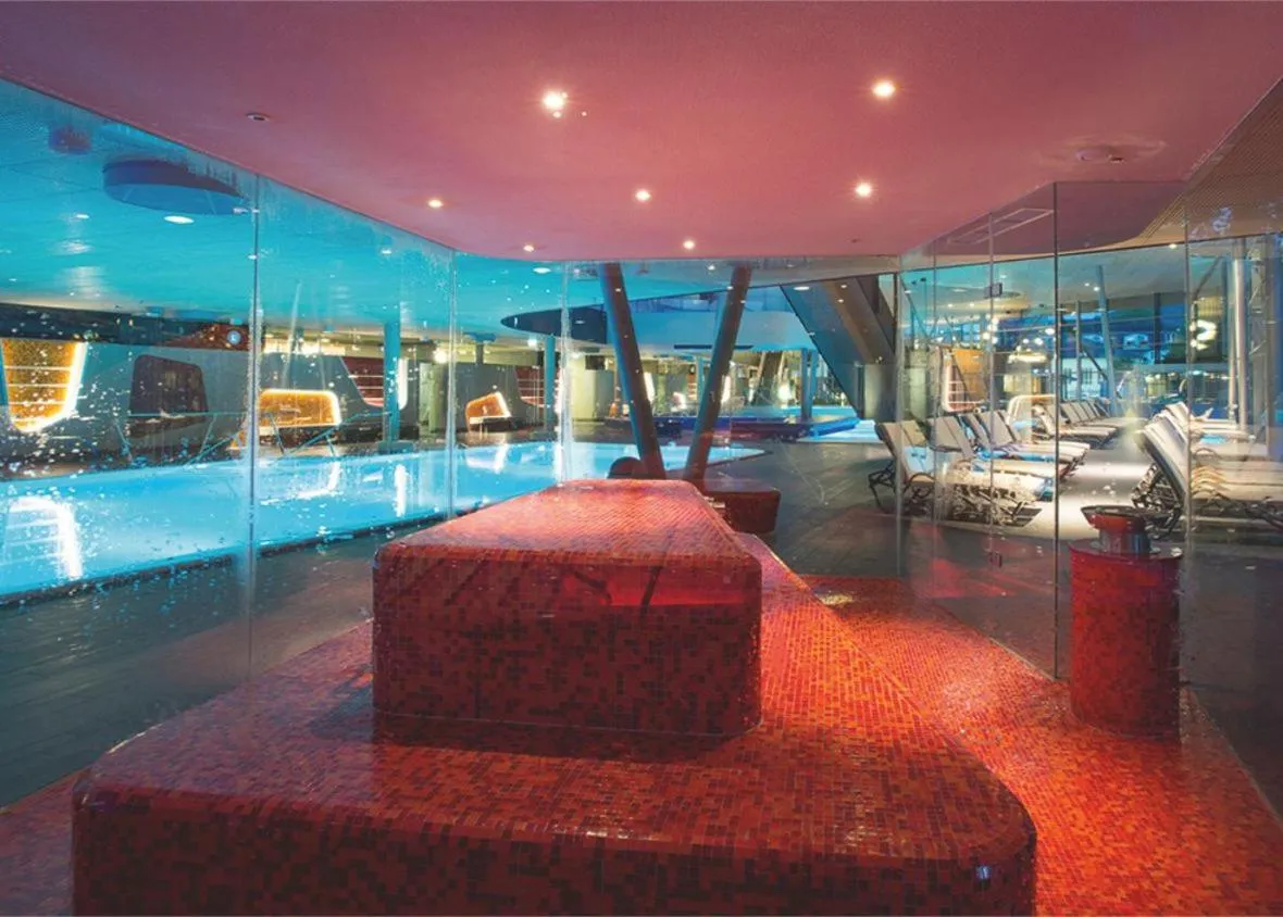 Swimming pool in Emser ThermenHotel