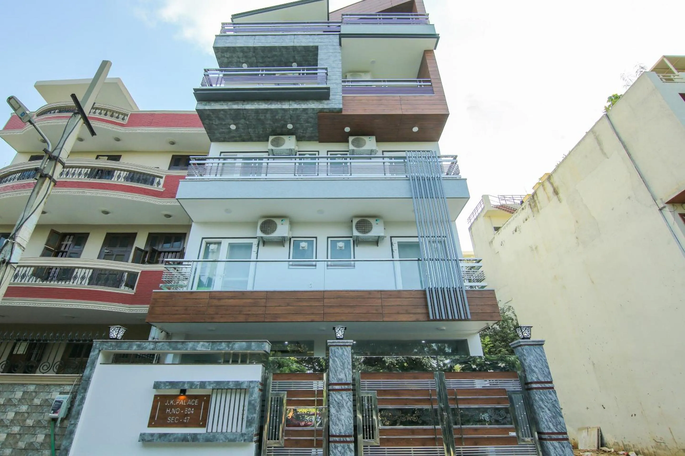 Facade/entrance in Collection O Corporate Suite Near Omaxe Celebration Mall