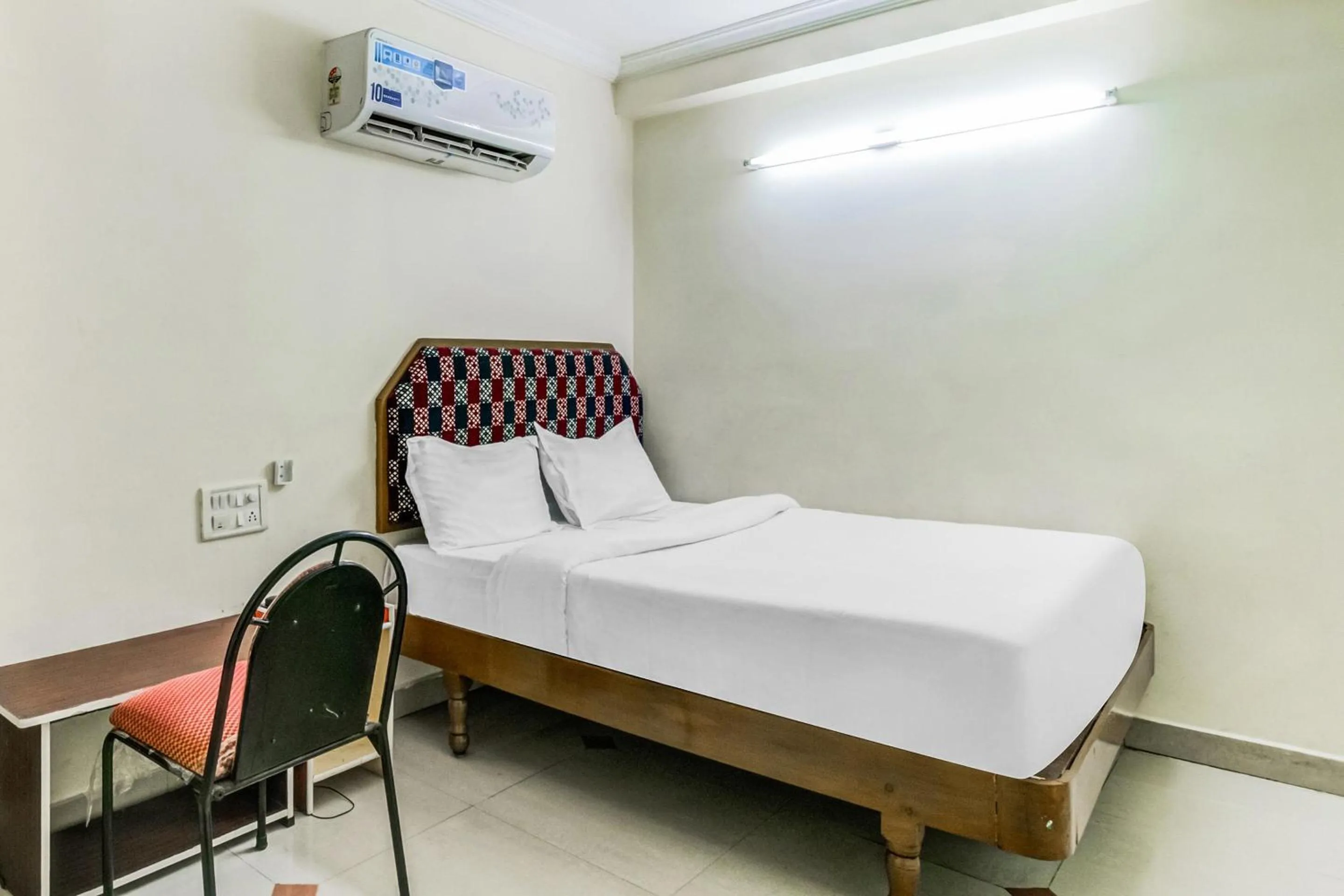 Bedroom, Bed in SPOT ON Swarna Mayuri