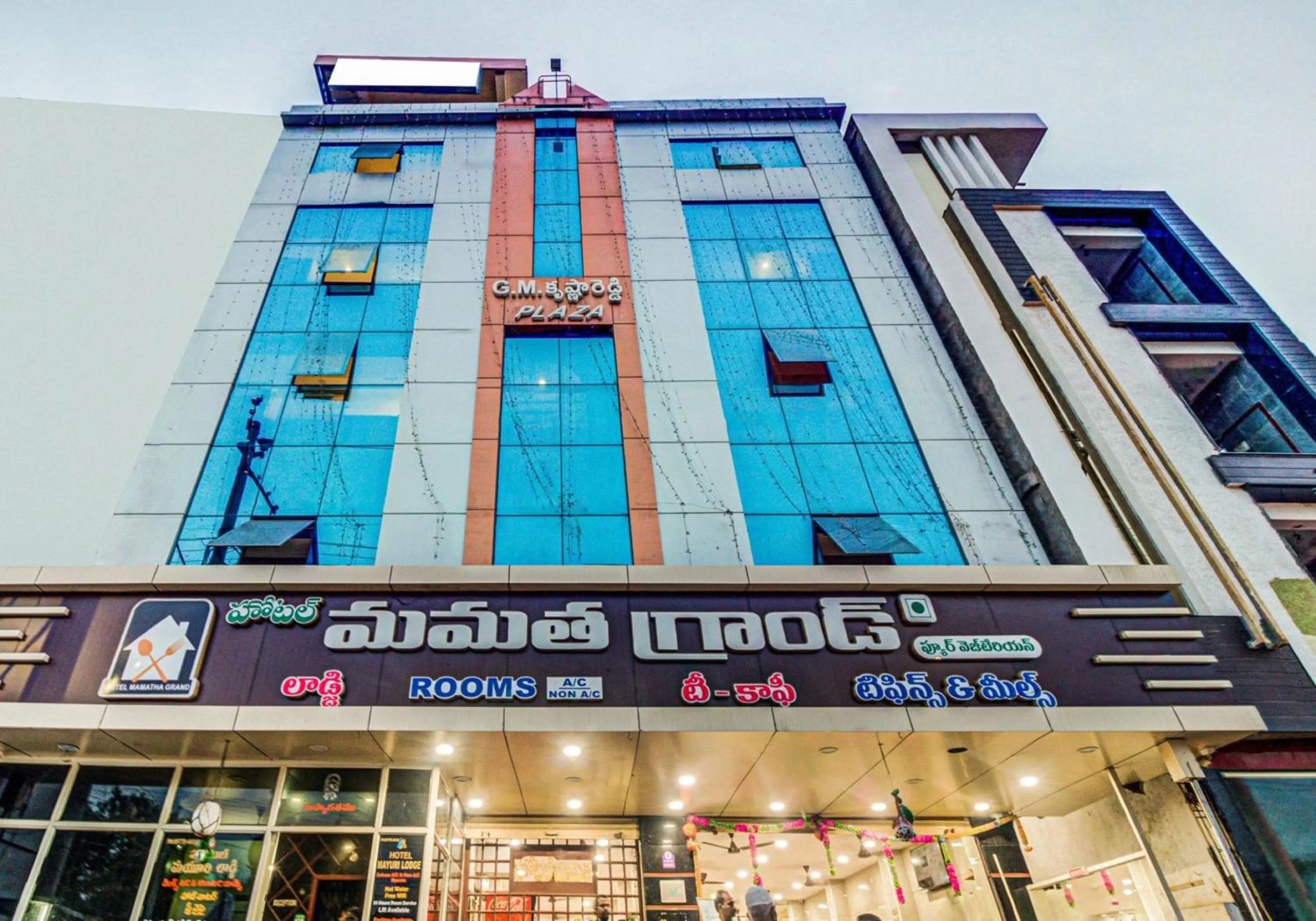 Facade/entrance in SPOT ON Swarna Mayuri