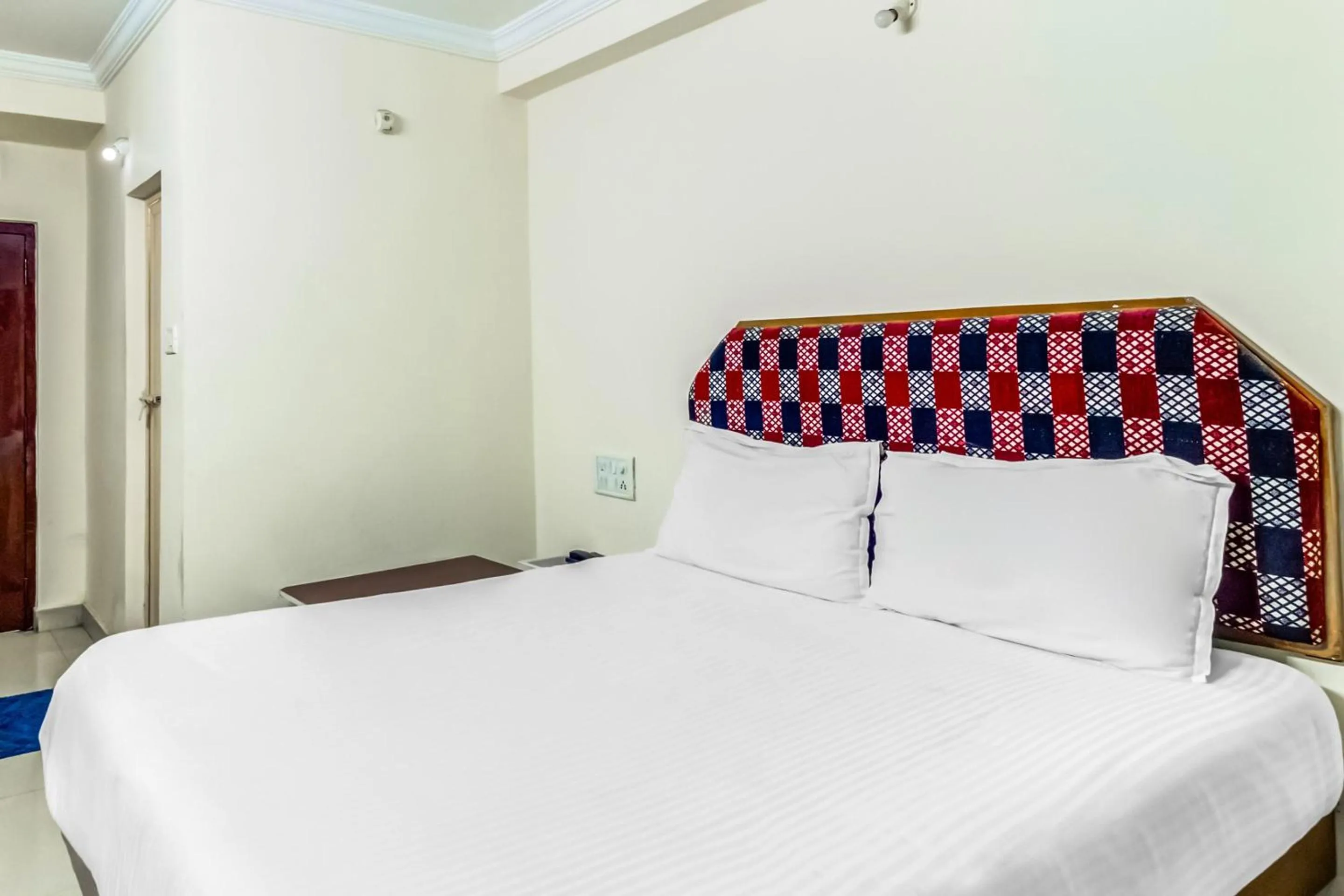 Bedroom, Bed in SPOT ON Swarna Mayuri