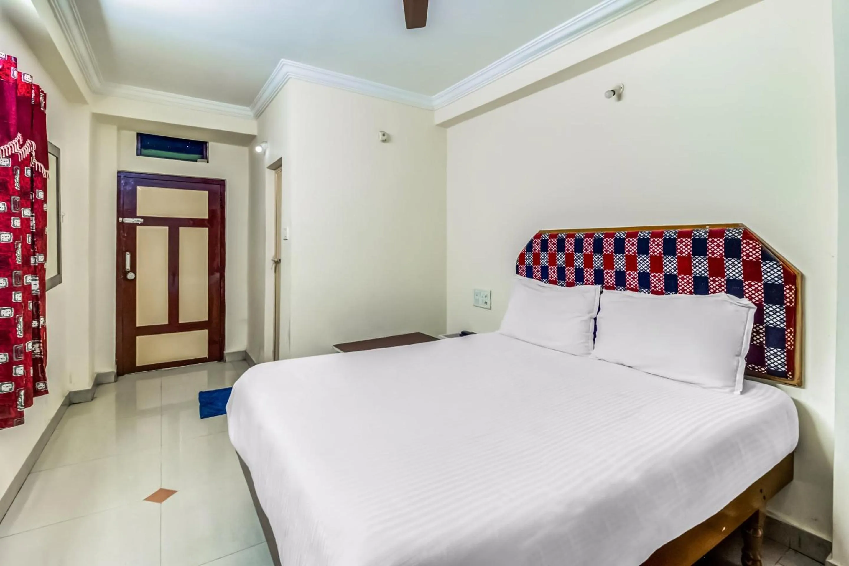 Bedroom, Bed in SPOT ON Swarna Mayuri