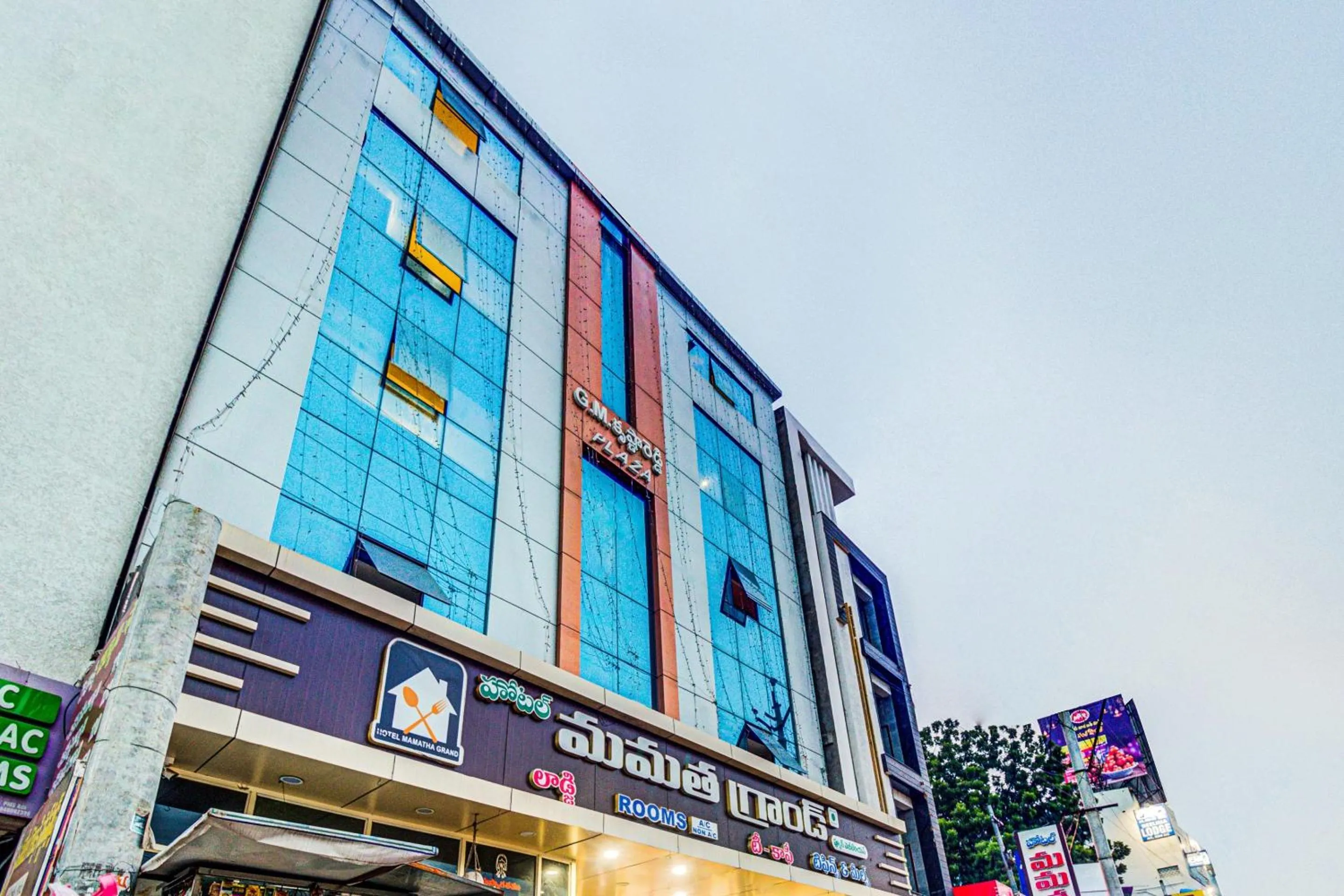 Facade/entrance in SPOT ON Swarna Mayuri