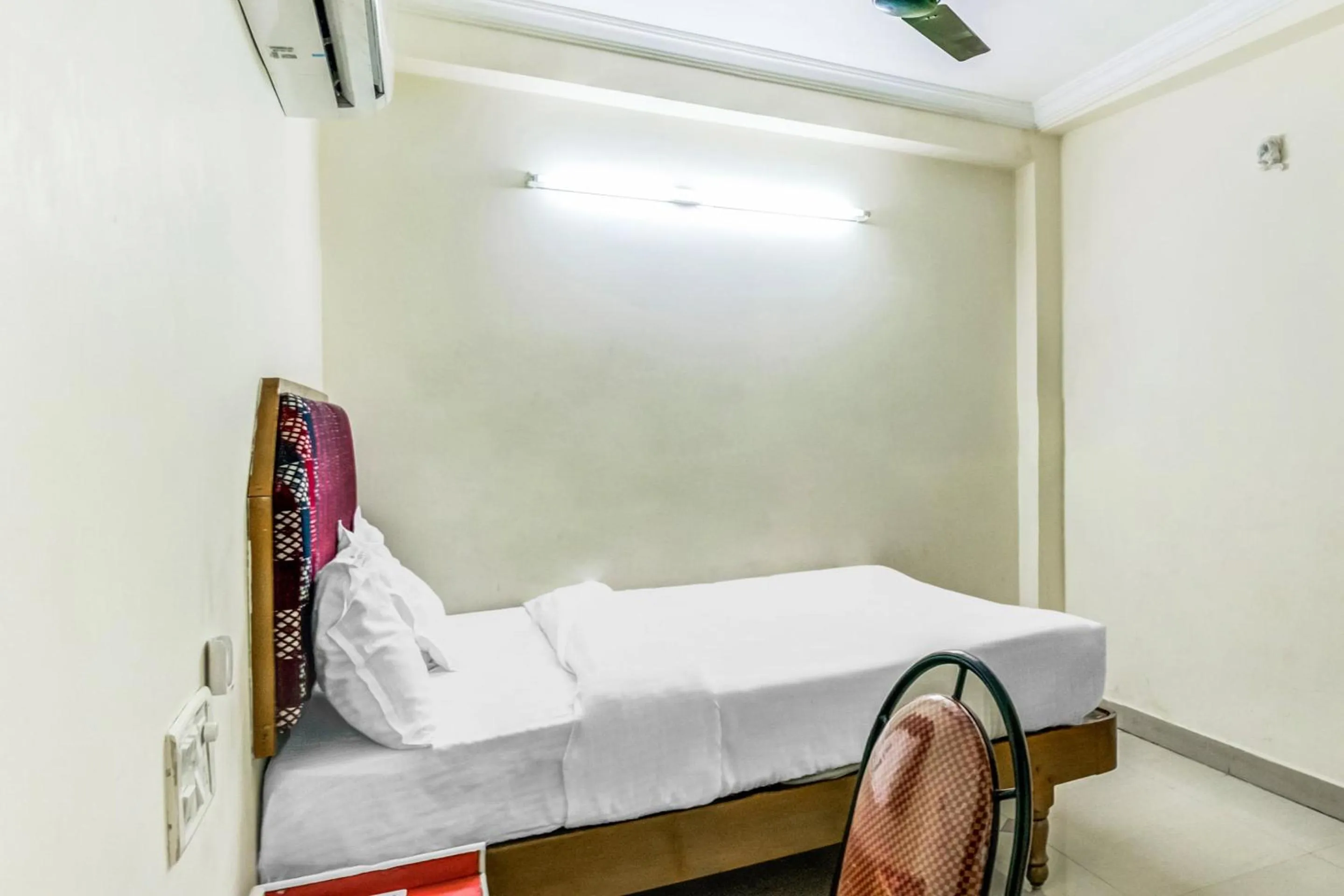 Bedroom, Bed in SPOT ON Swarna Mayuri