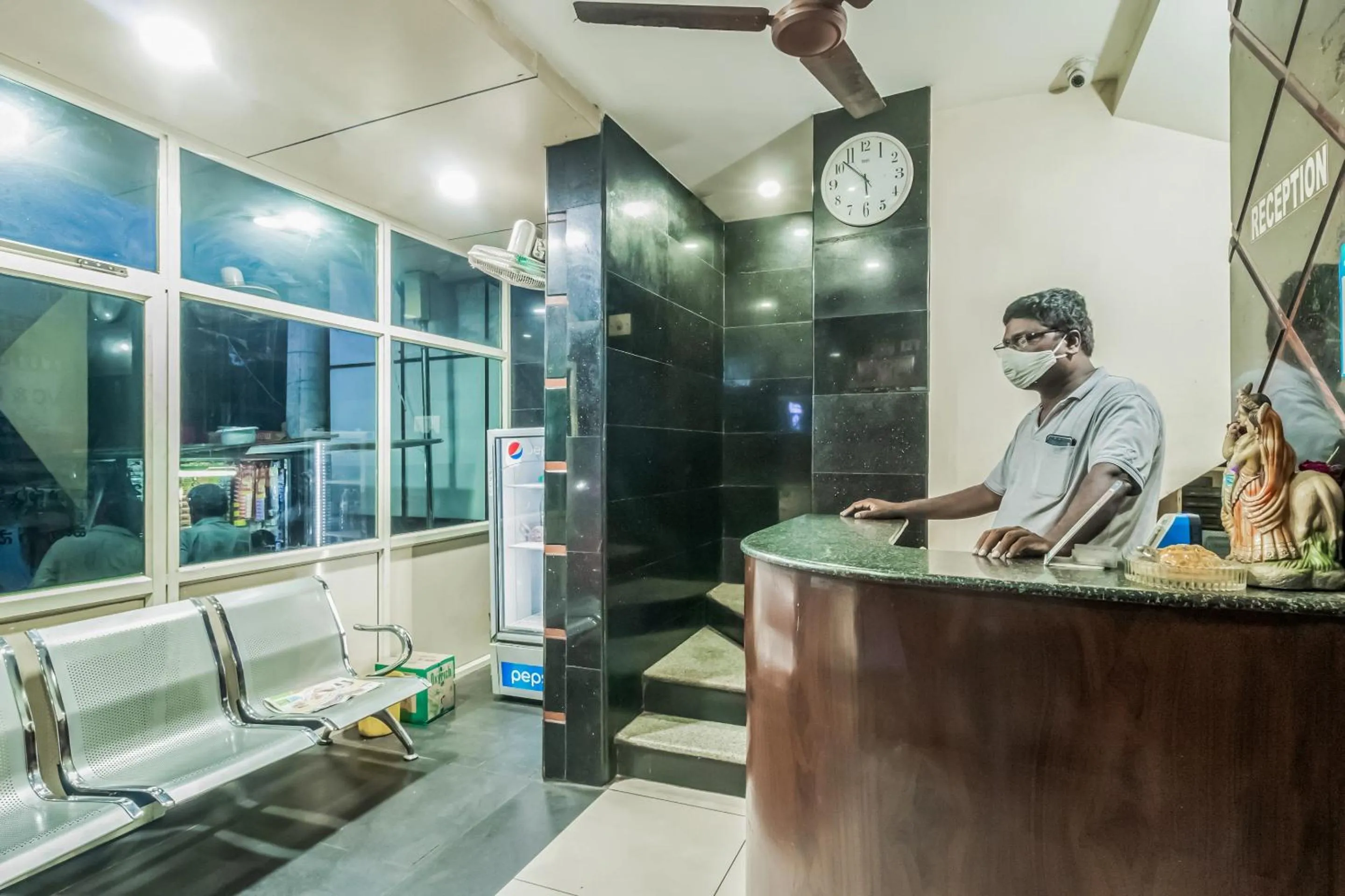 SPOT ON Swarna Mayuri