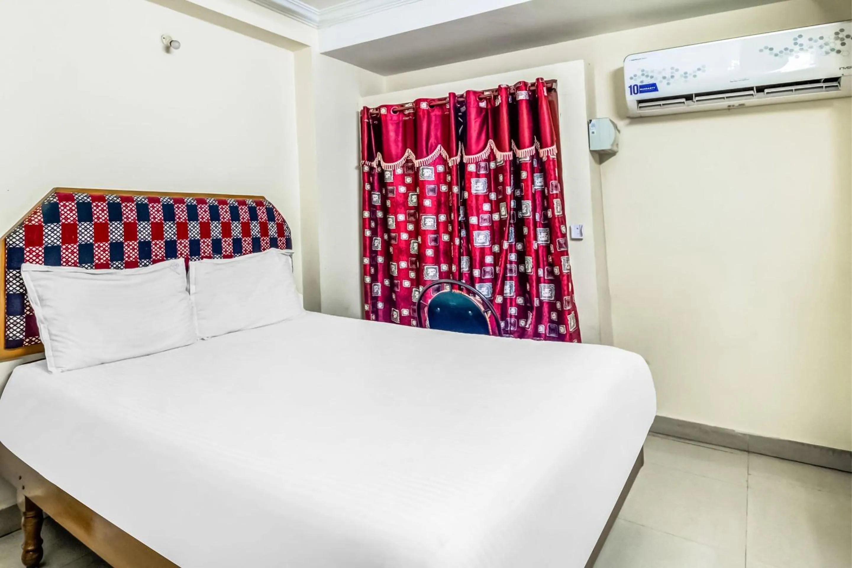 Bedroom, Bed in SPOT ON Swarna Mayuri