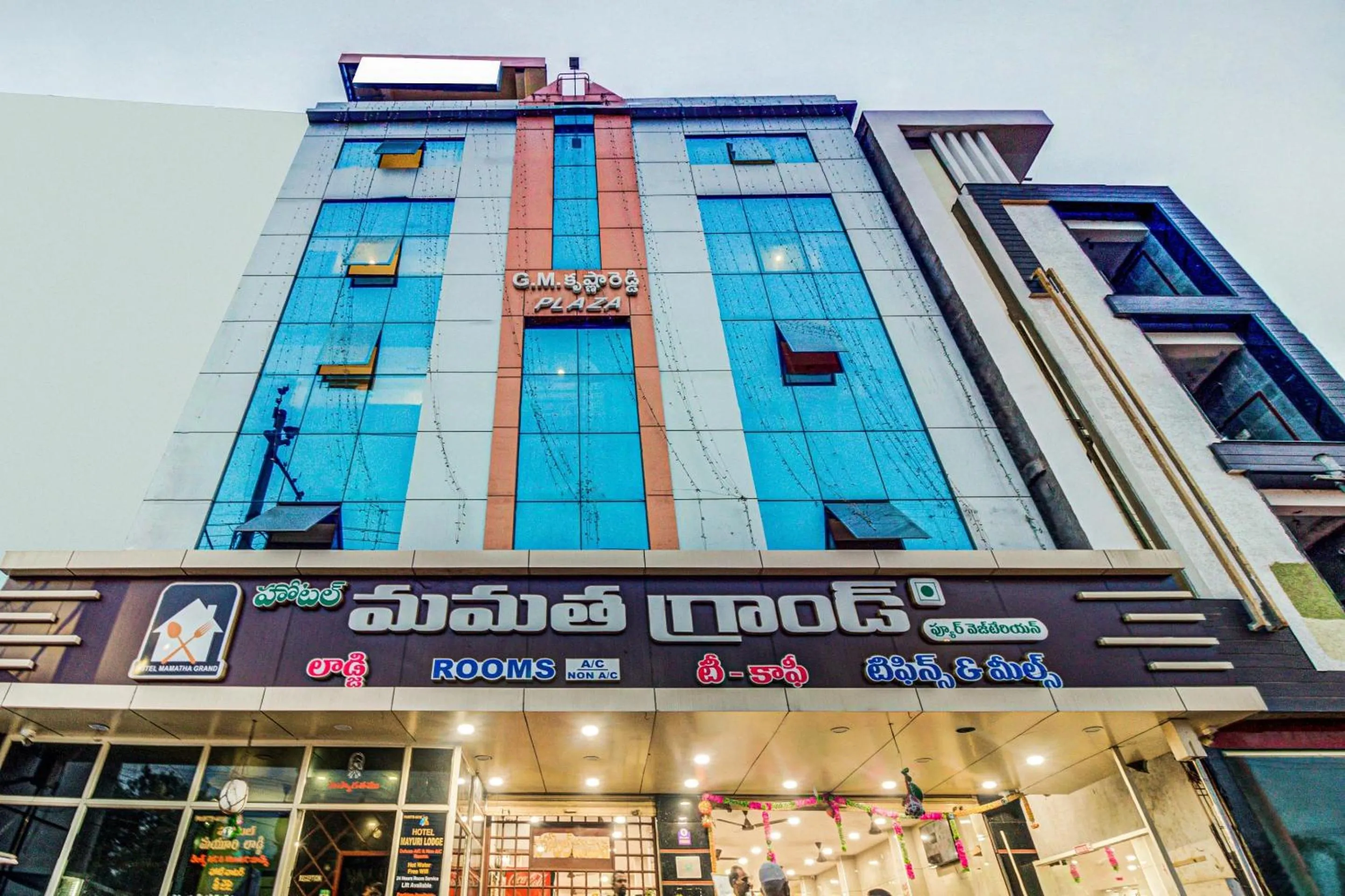 Facade/entrance in SPOT ON Swarna Mayuri