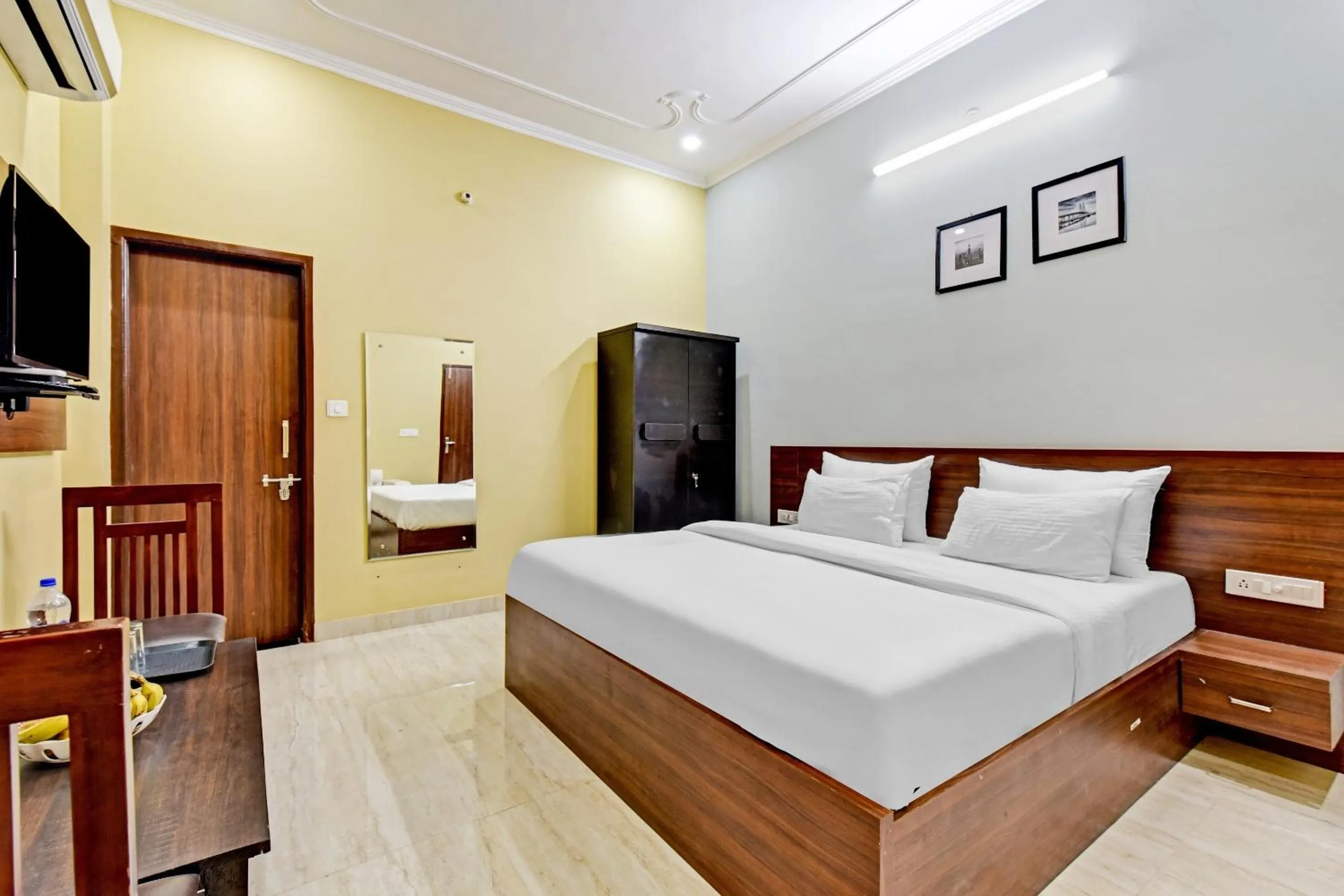 Bedroom in Hotel O Shri Ganesh