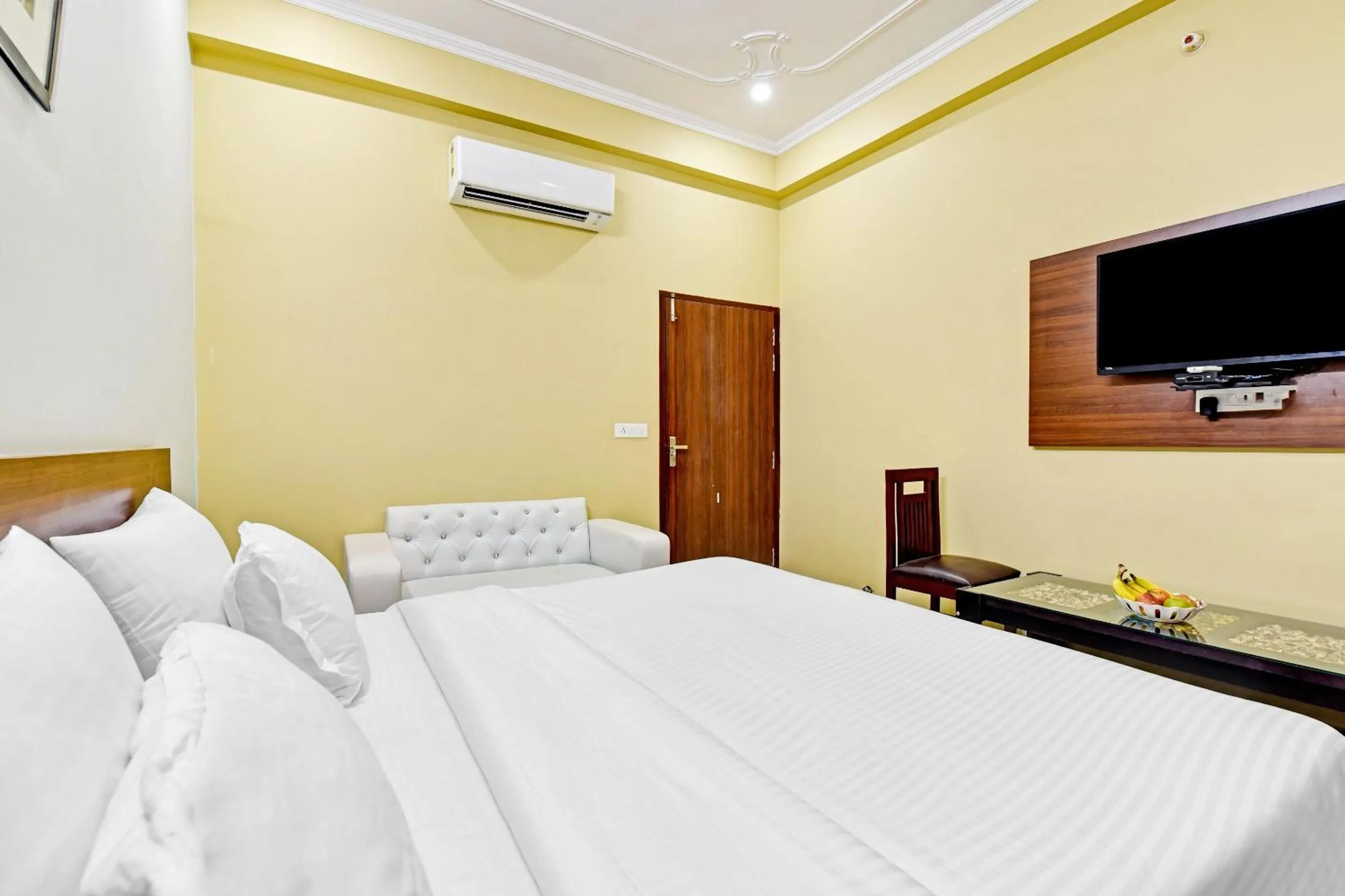 Bedroom in Hotel O Shri Ganesh