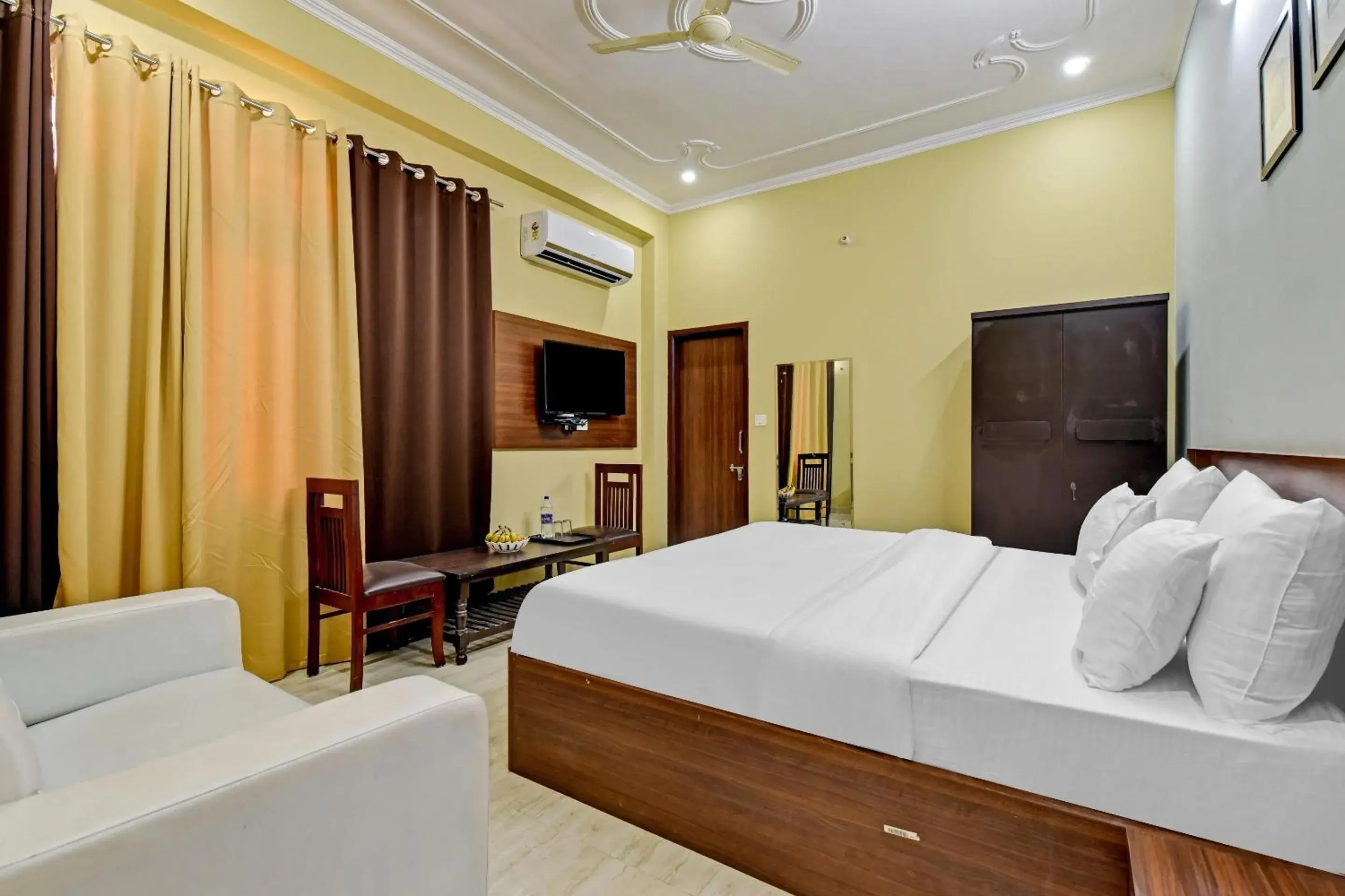 Bedroom in Hotel O Shri Ganesh Bedroom in Hotel O Shri Ganesh