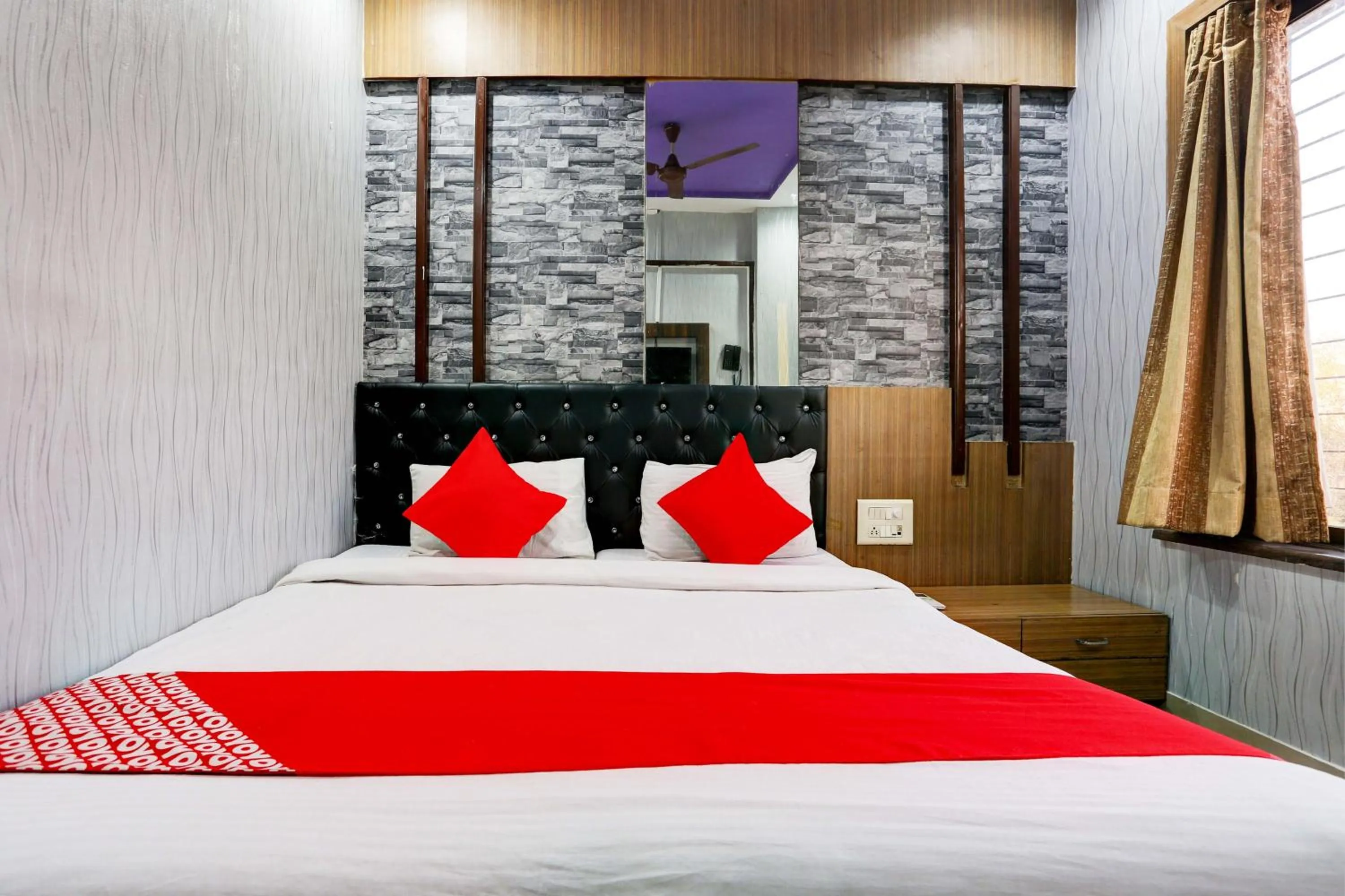 Bathroom, Bed in Super Hotel O Yatri Yadgar