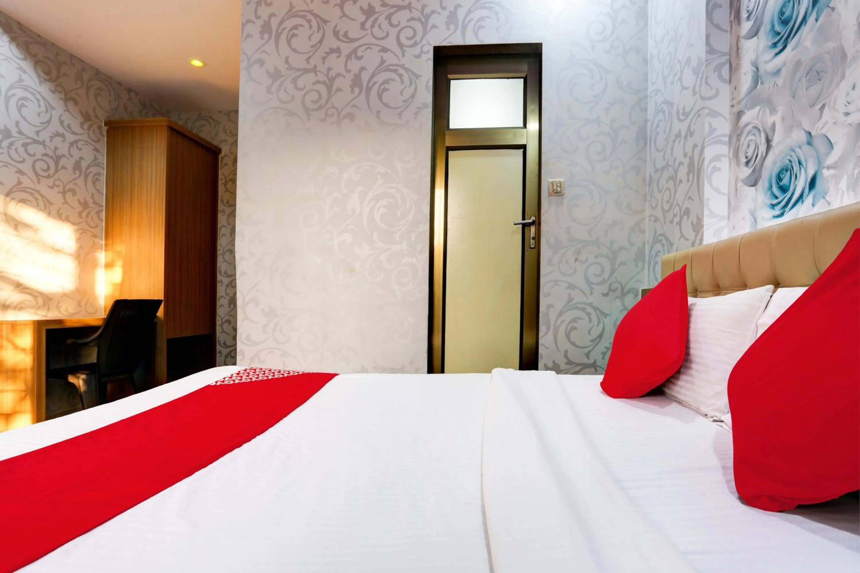 Bedroom, Bed in Super Hotel O Yatri Yadgar