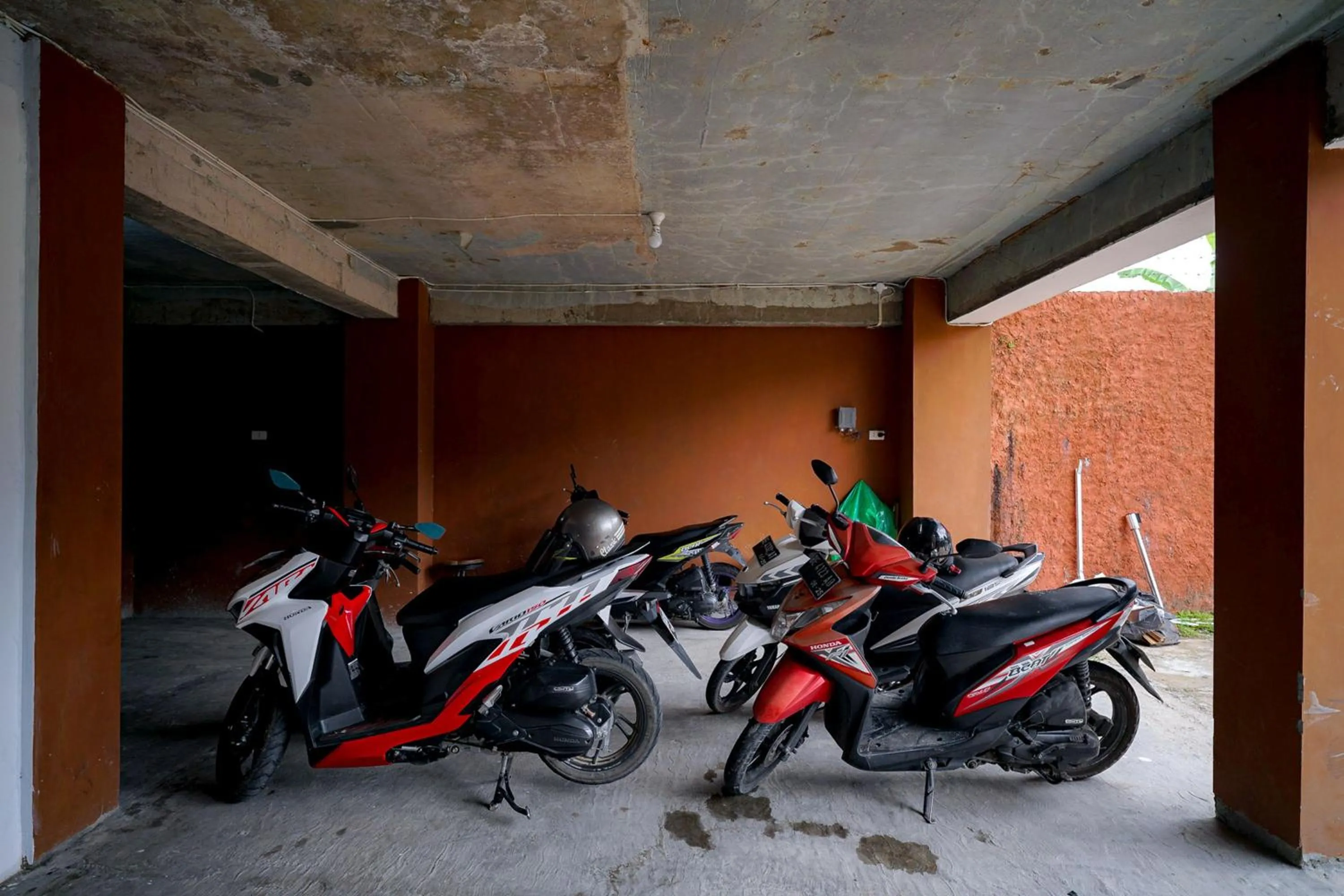 Parking in RedDoorz Premium at Raja Hostel Syariah