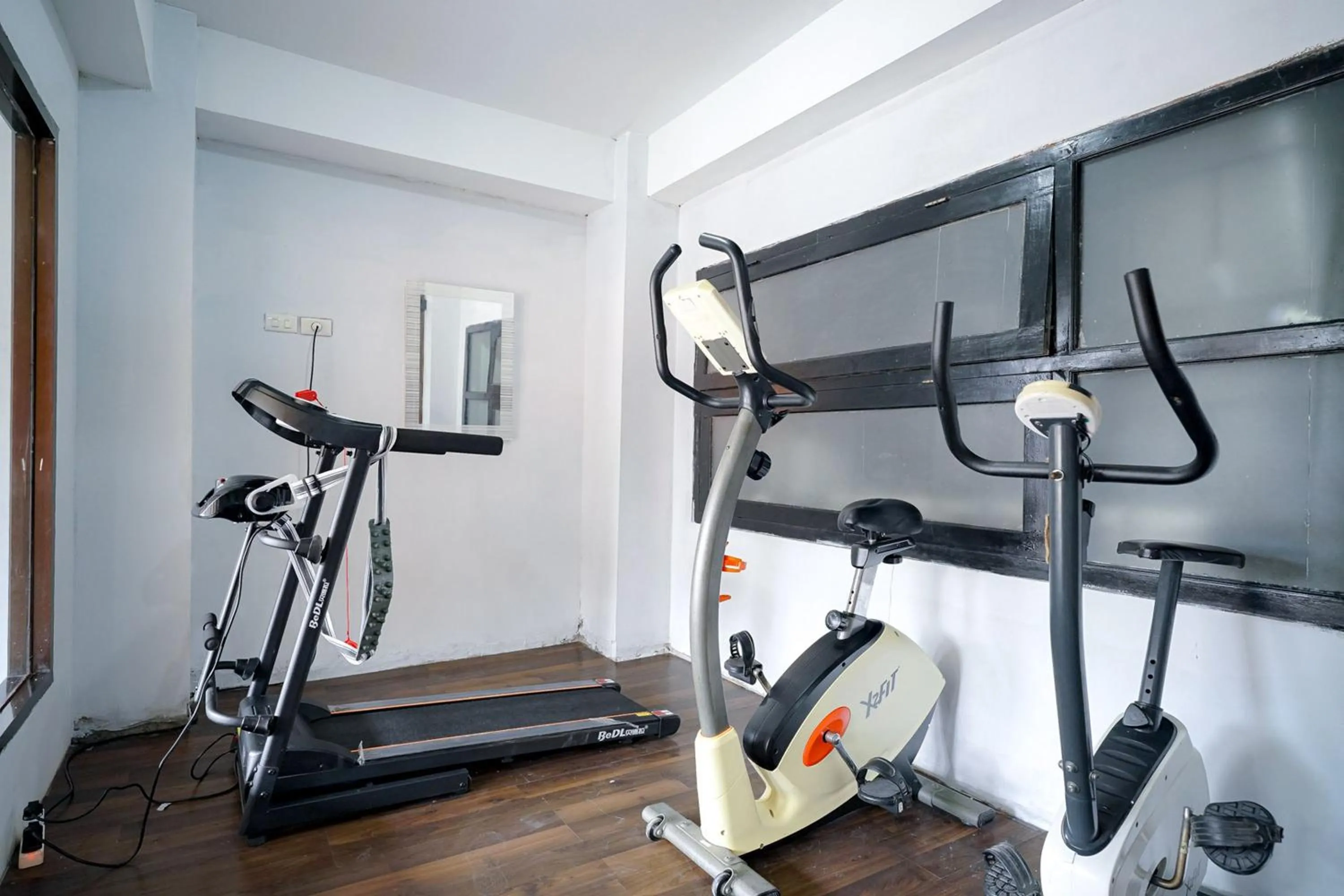 Fitness centre/facilities in RedDoorz Premium at Raja Hostel Syariah
