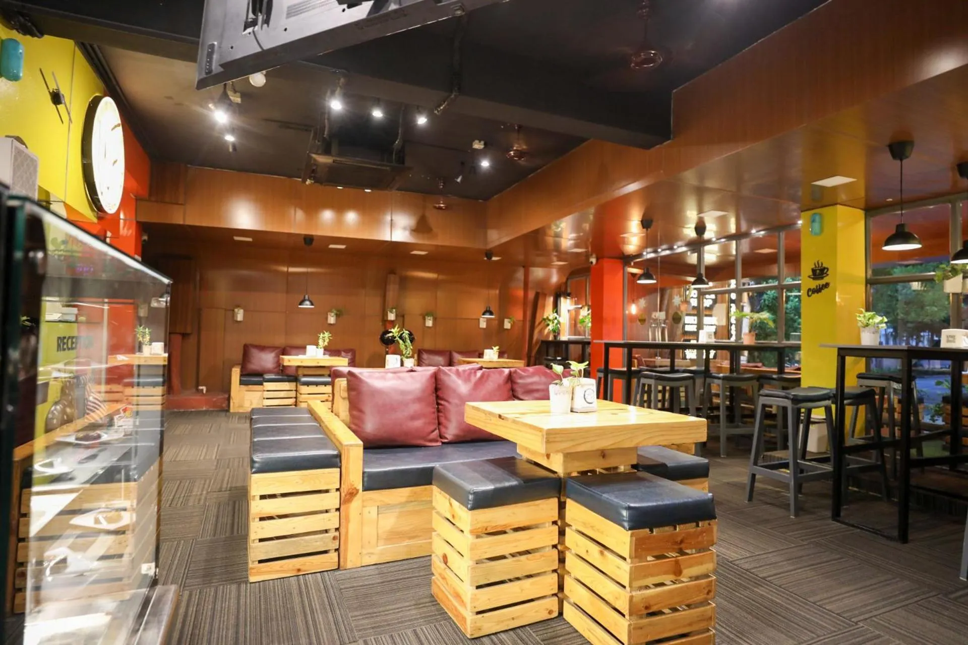 Restaurant/places to eat in Hotel White Fields Hitec City, Hyderabad