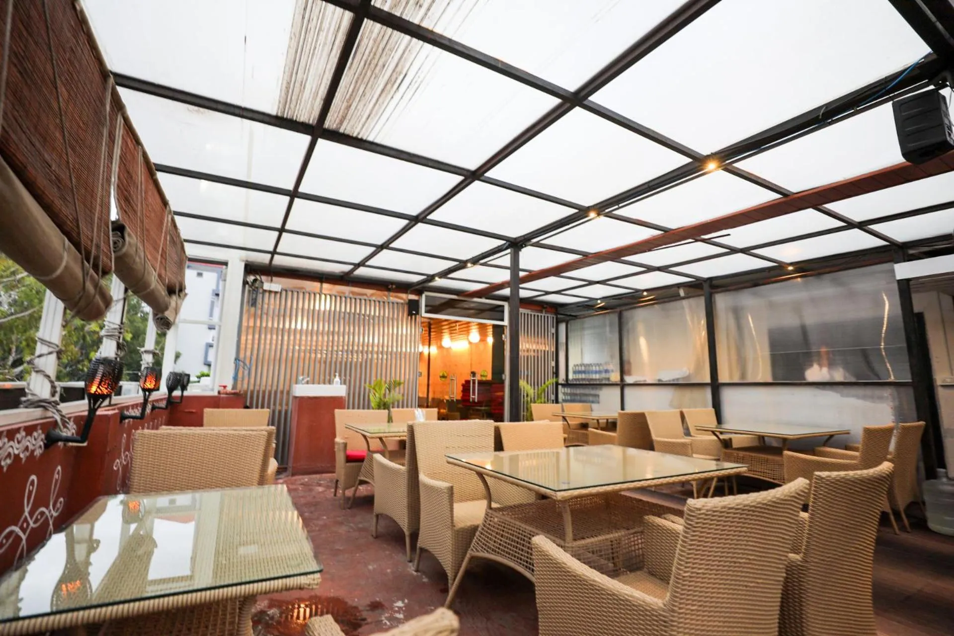 Restaurant/places to eat in Hotel White Fields Hitec City, Hyderabad