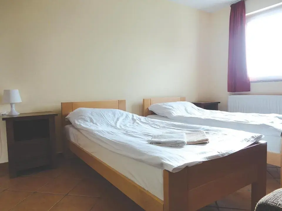Basic Triple Room - single occupancy in Prenoćište "Magnus" Basic Triple Room - single occupancy in Prenoćište "Magnus"