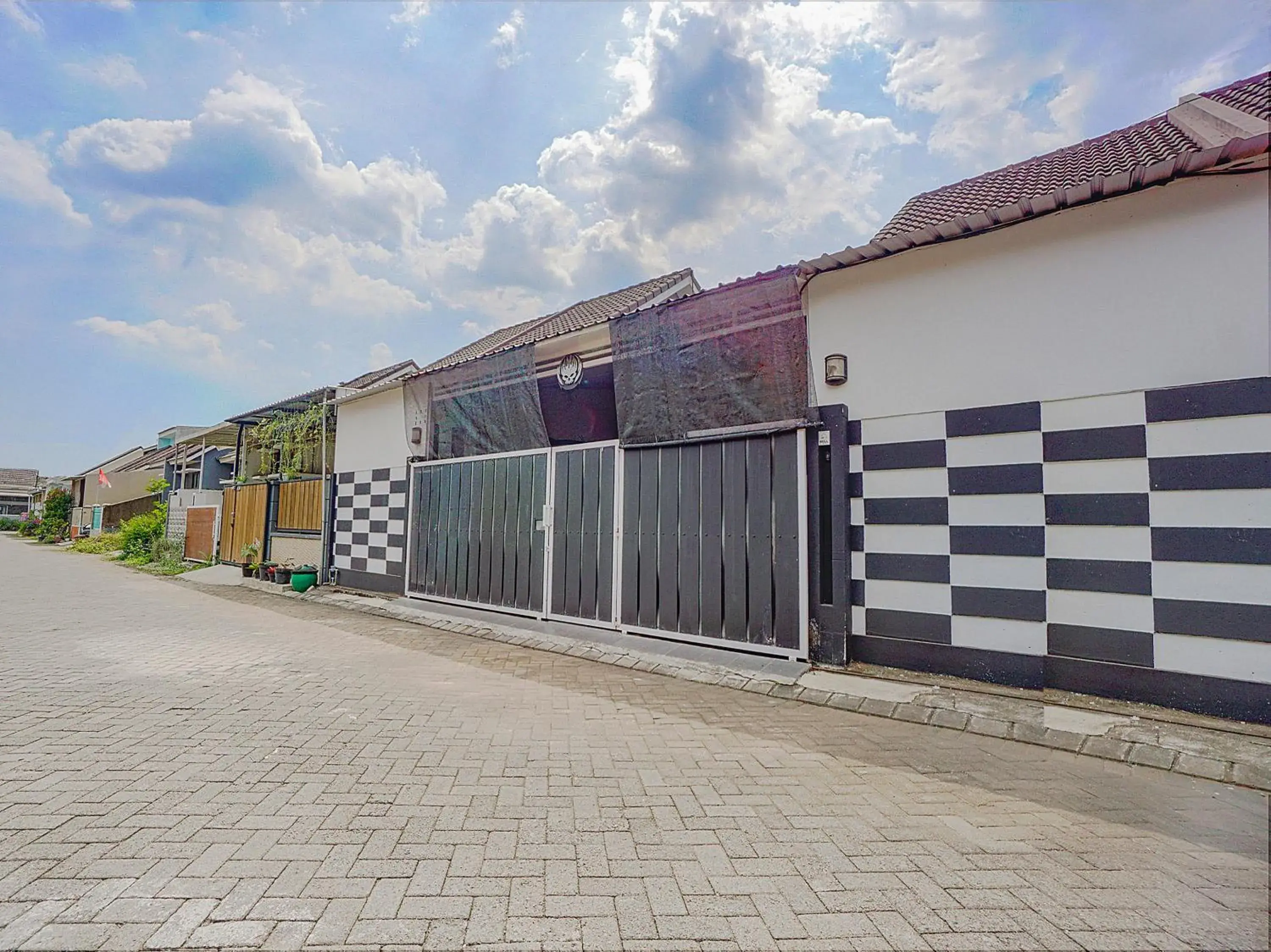 Facade/entrance in Hotel O Happy Homestay Syariah Facade/entrance in Hotel O Happy Homestay Syariah