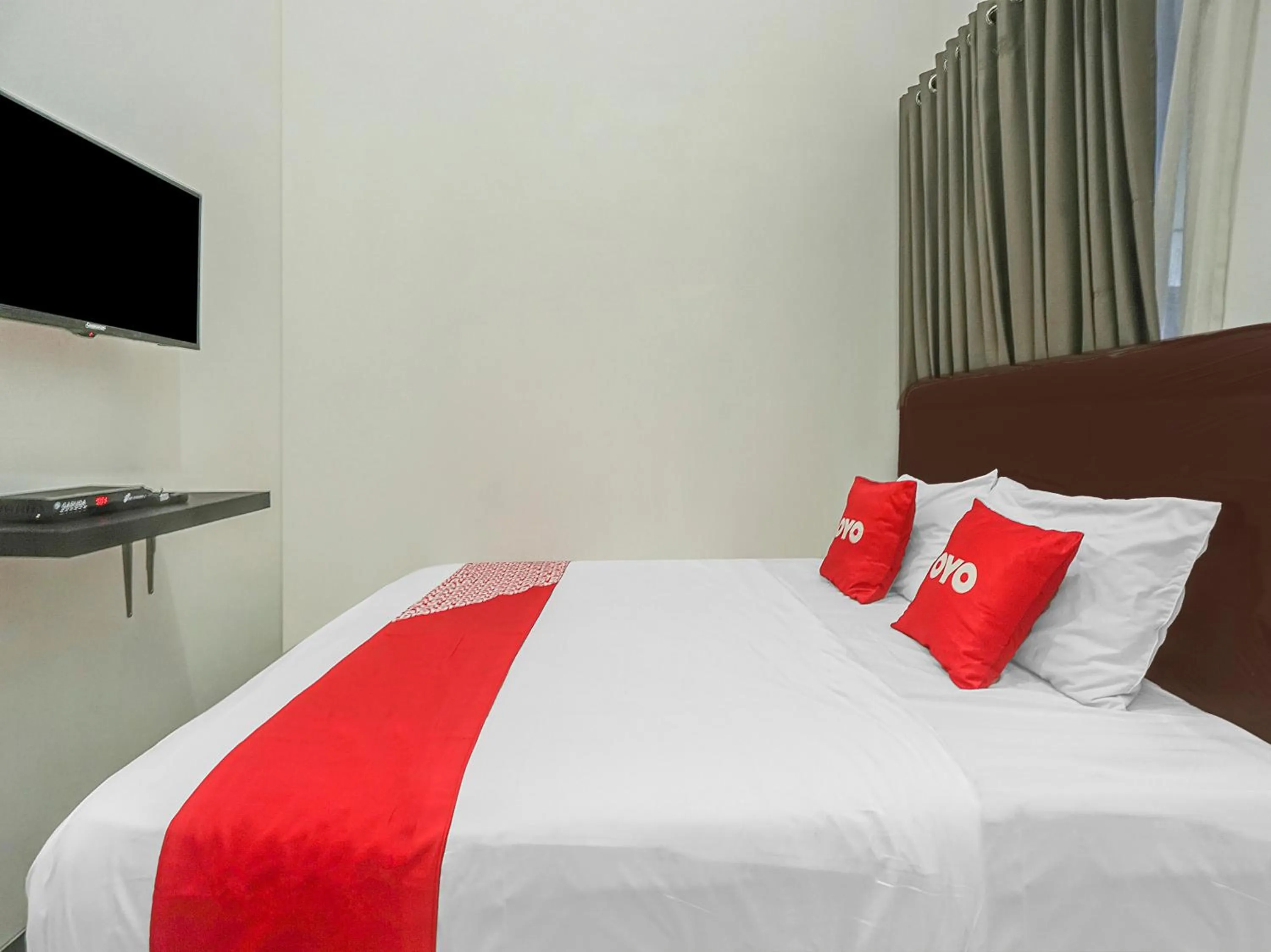 Bedroom, Bed in Hotel O Happy Homestay Syariah