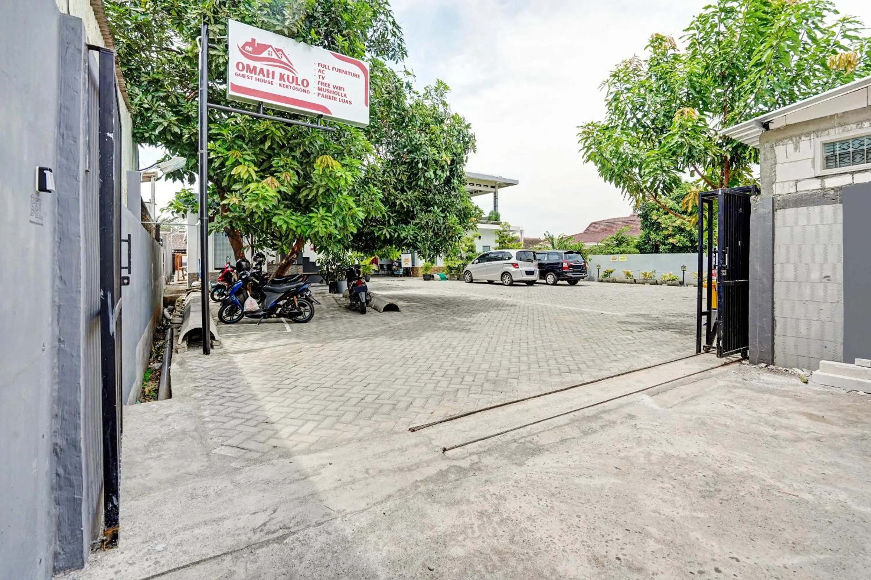 Facade/entrance in OYO Life 90678 Omah Kulo Guest House