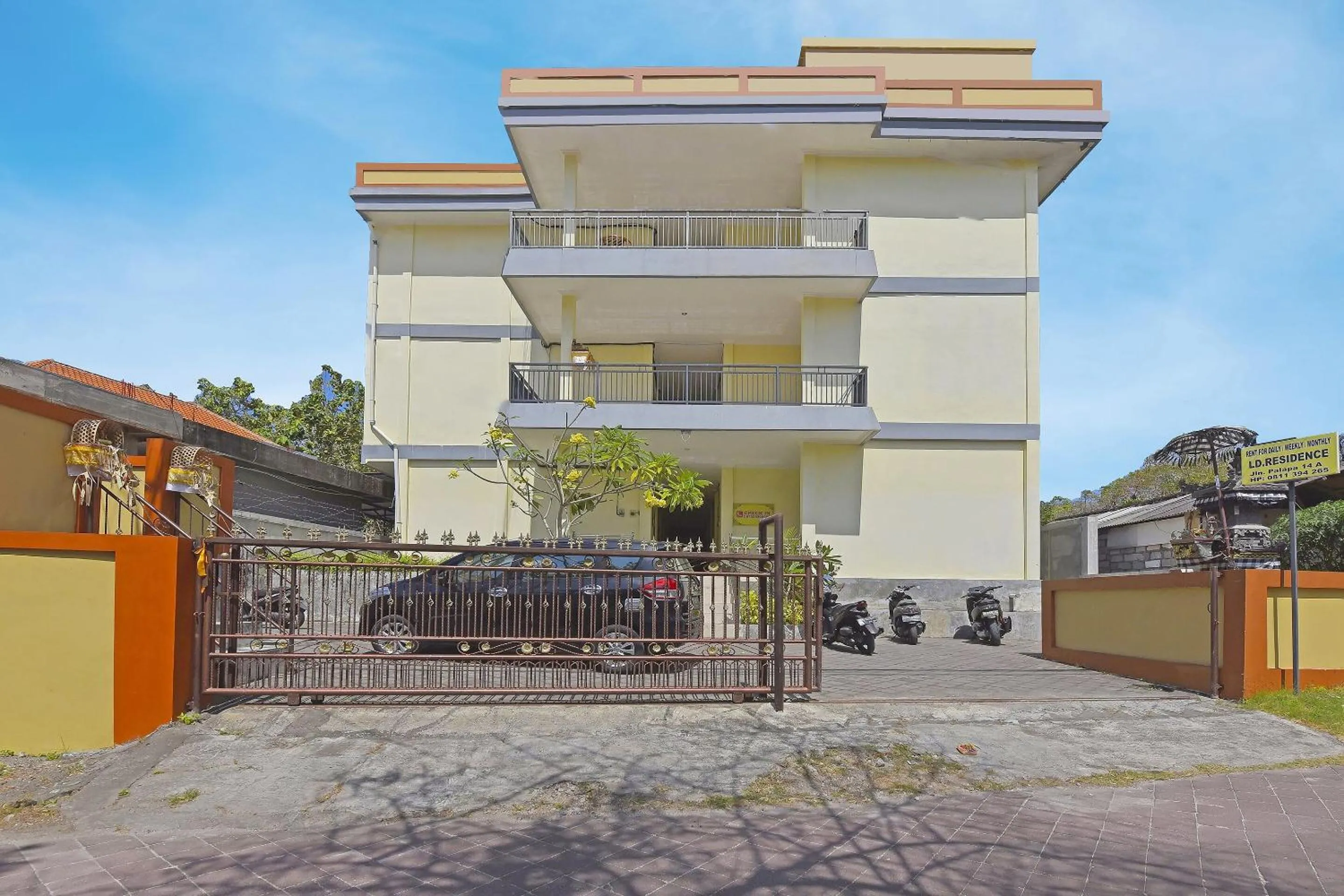 Facade/entrance in OYO Life 90675 Ld Residence