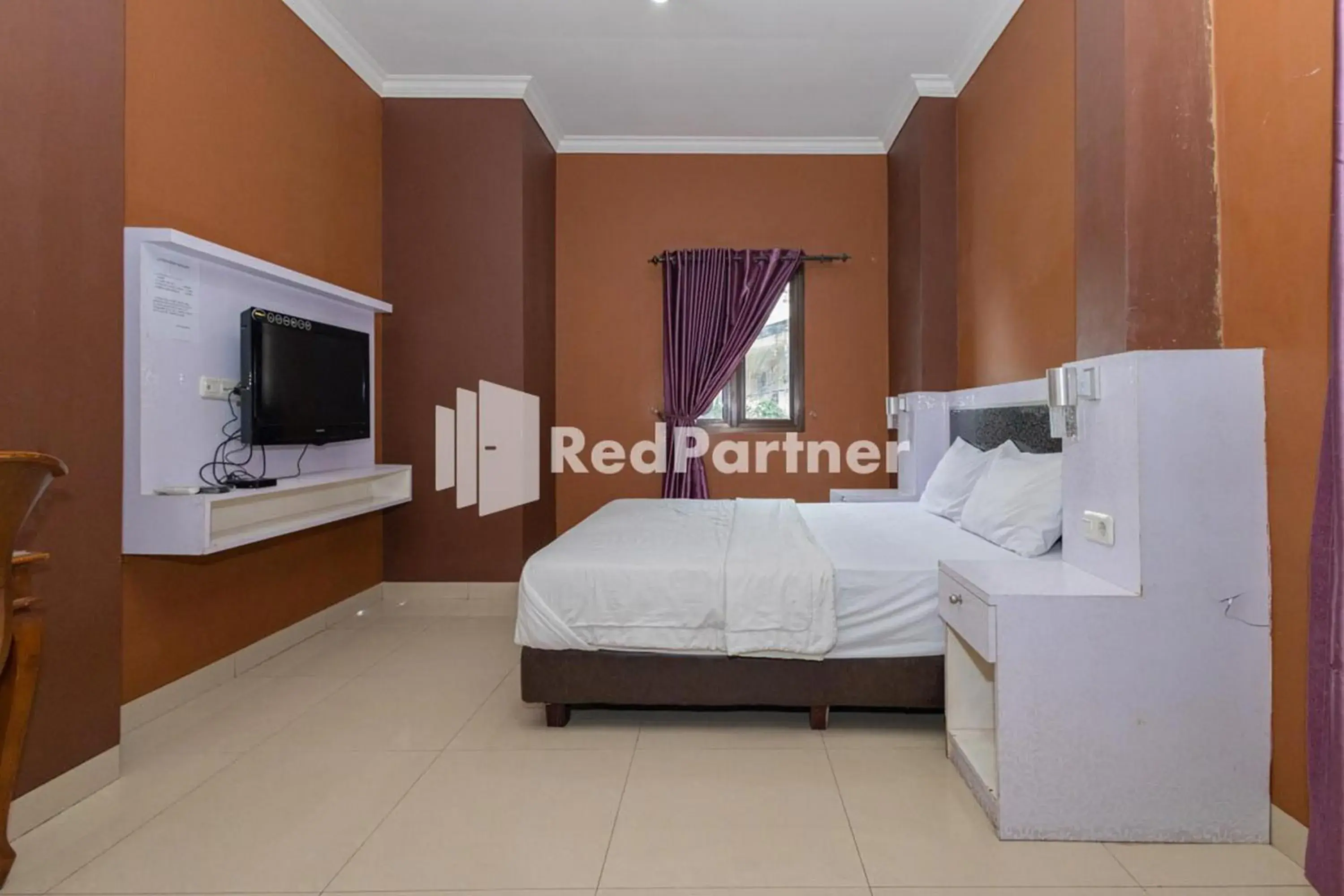 Bed in Star Hotel Jaksa Mitra RedDoorz Bed in Star Hotel Jaksa Mitra RedDoorz