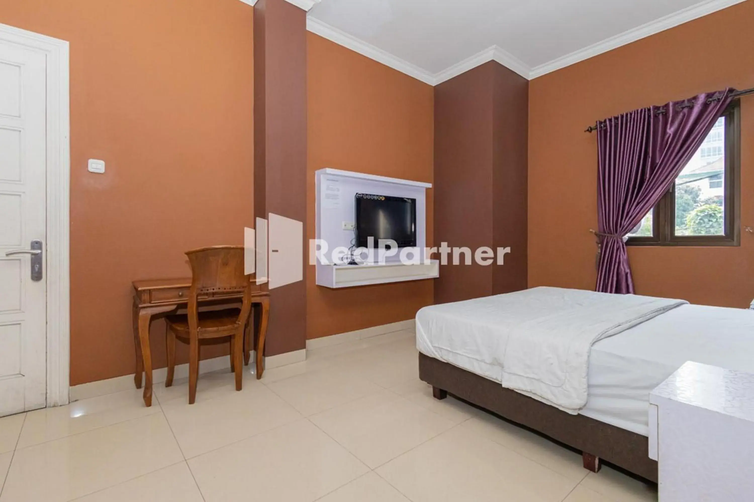 Bed in Star Hotel Jaksa Mitra RedDoorz Bed in Star Hotel Jaksa Mitra RedDoorz