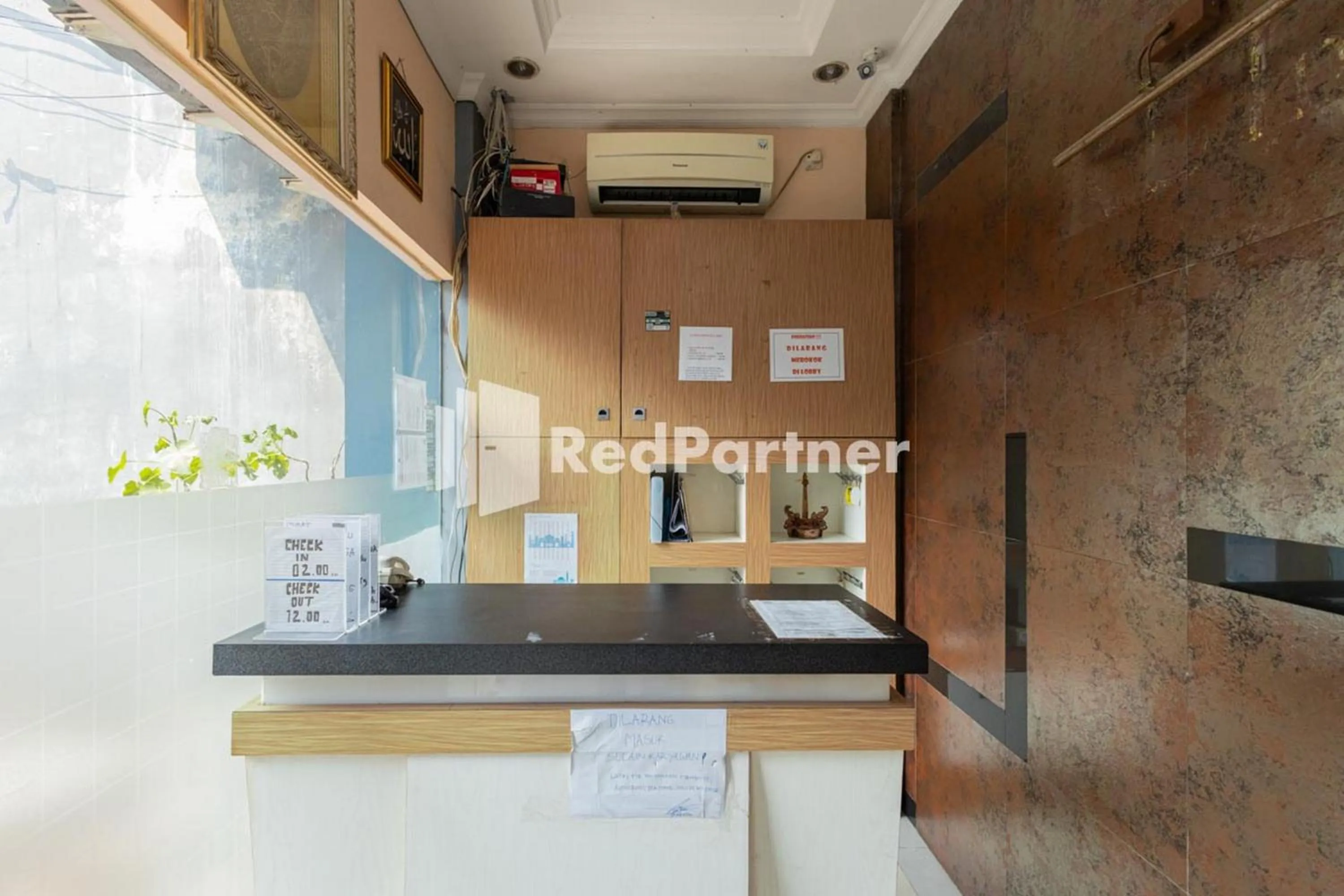 Lobby or reception in Star Hotel Jaksa Mitra RedDoorz