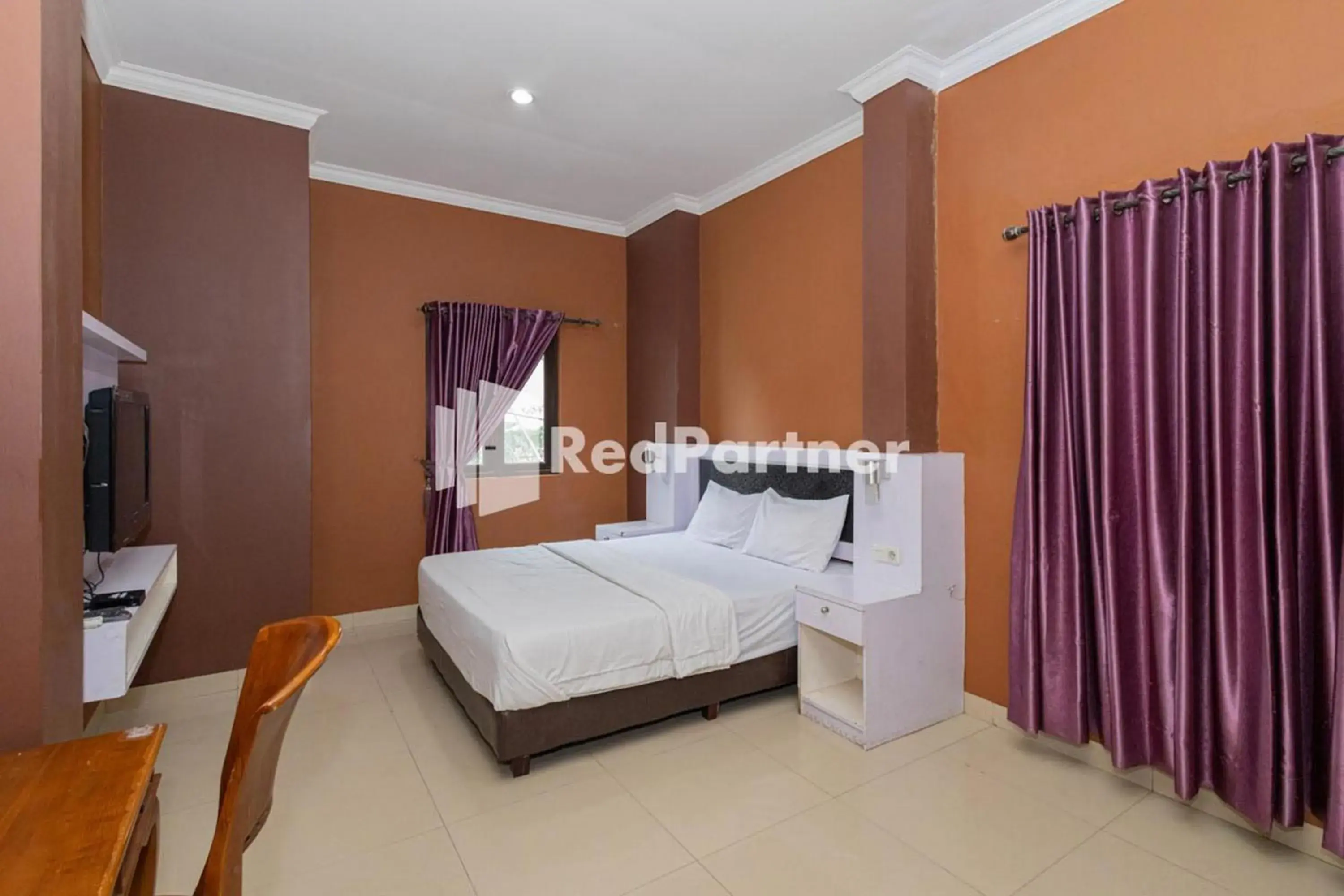 Bed in Star Hotel Jaksa Mitra RedDoorz Bed in Star Hotel Jaksa Mitra RedDoorz