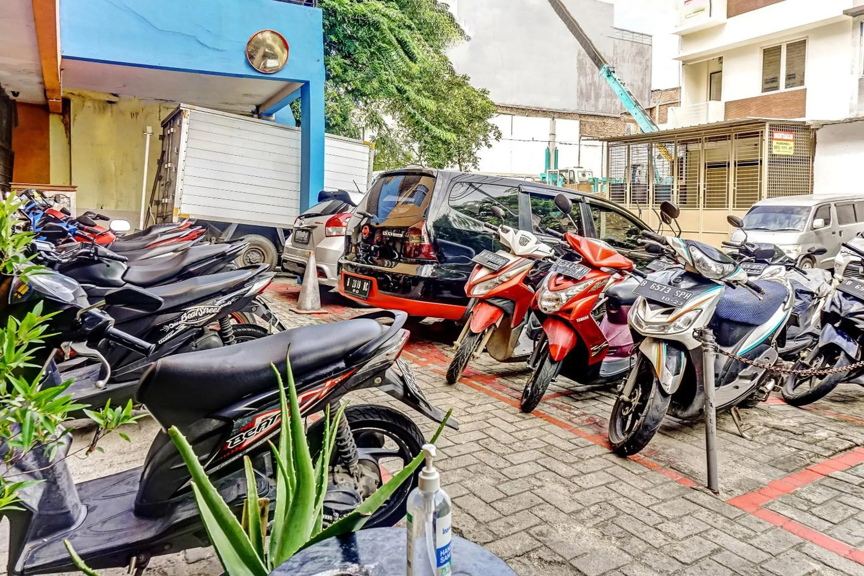 Facade/entrance in Hotel O Point Hostel Facade/entrance in Hotel O Point Hostel