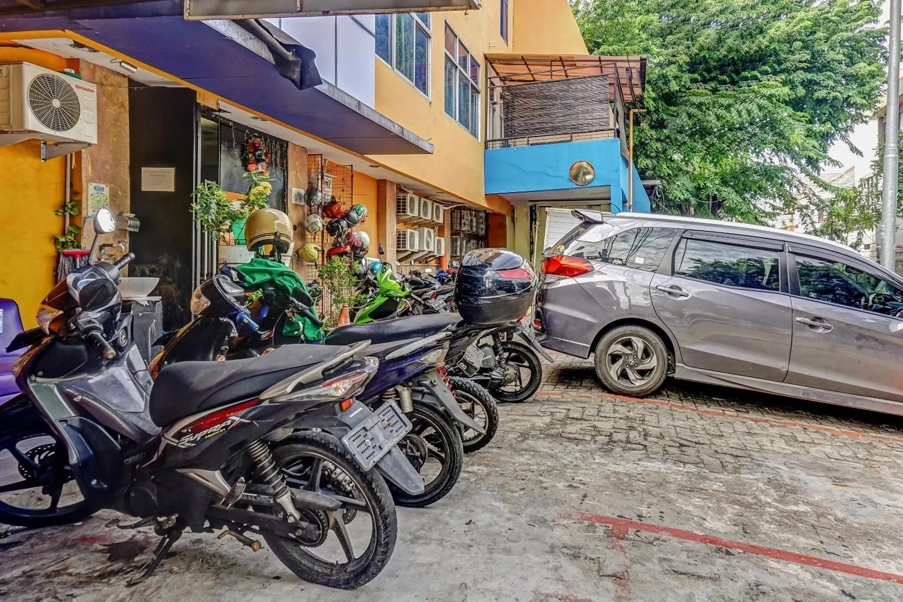 Facade/entrance in Hotel O Point Hostel Facade/entrance in Hotel O Point Hostel