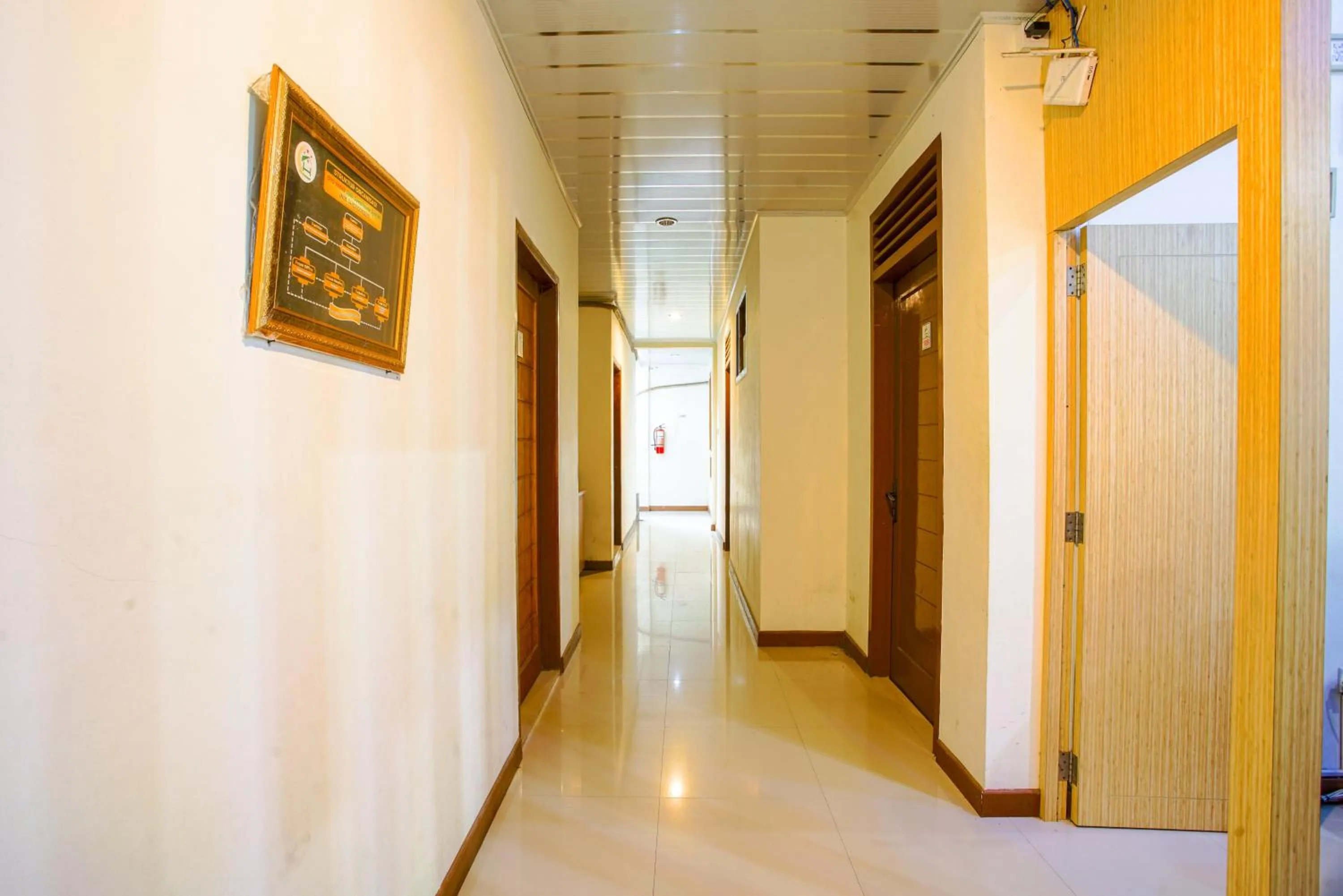 Lobby or reception in Capital O 90643 Suri Guest House Syariah