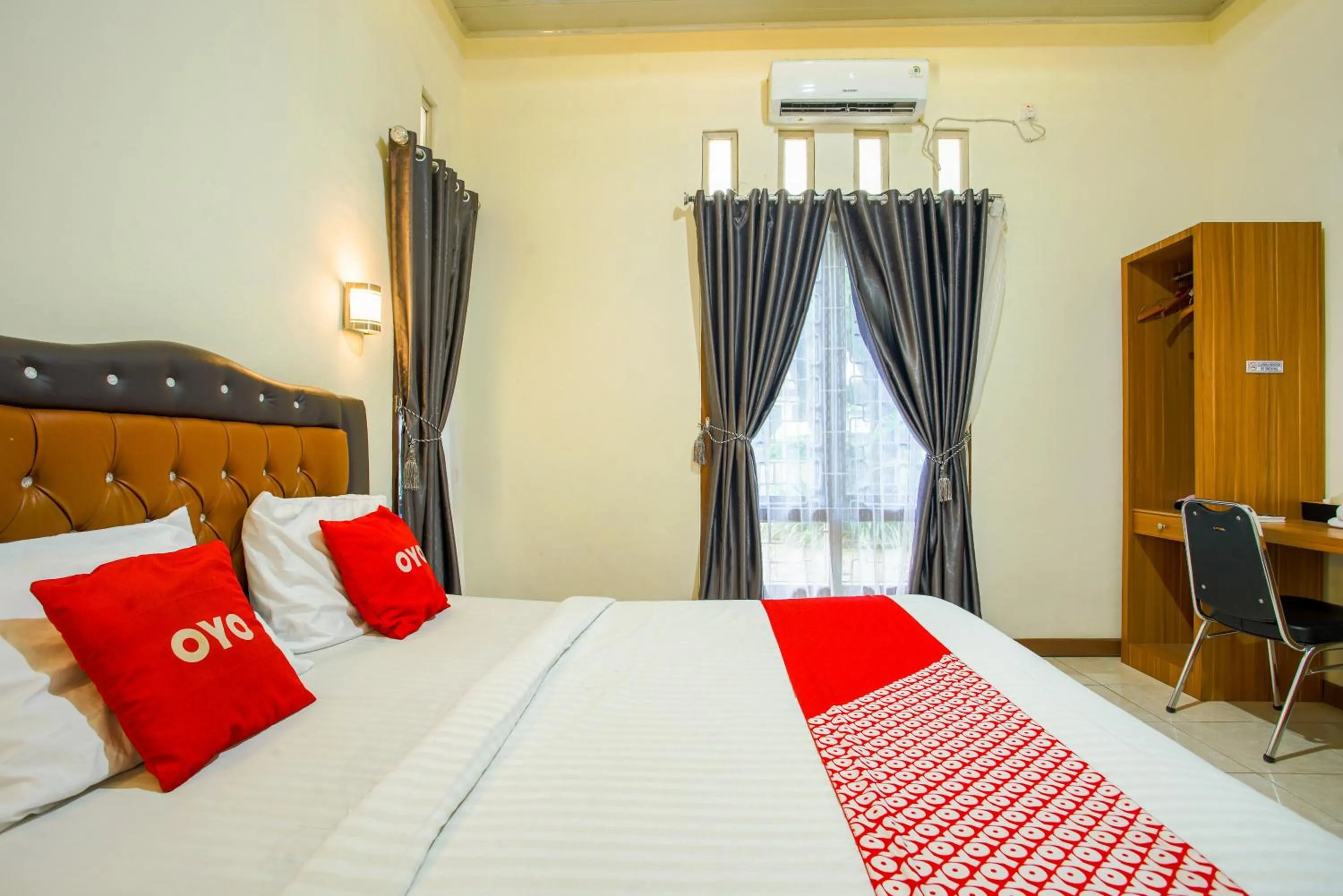 Bedroom, Bed in Capital O 90643 Suri Guest House Syariah