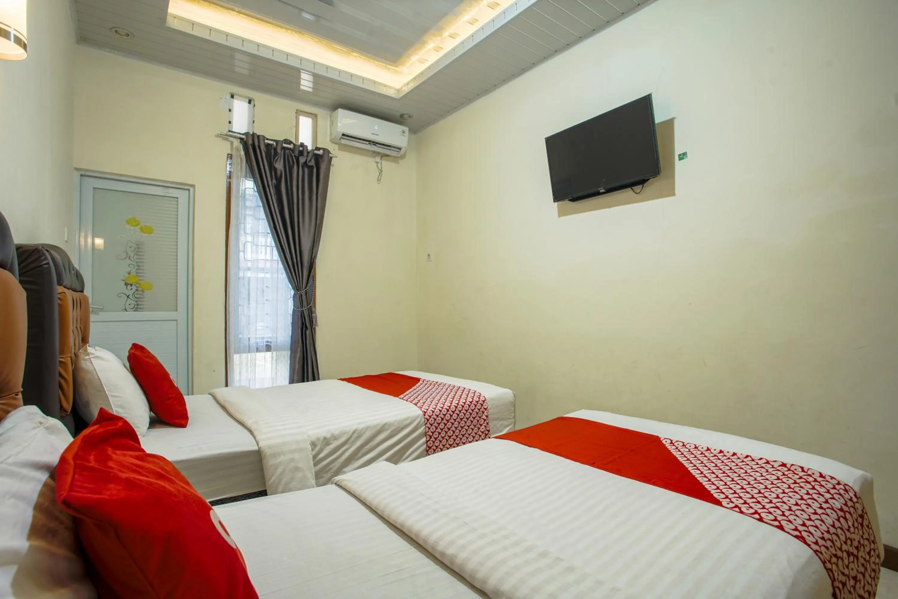 Bedroom, Bed in Capital O 90643 Suri Guest House Syariah