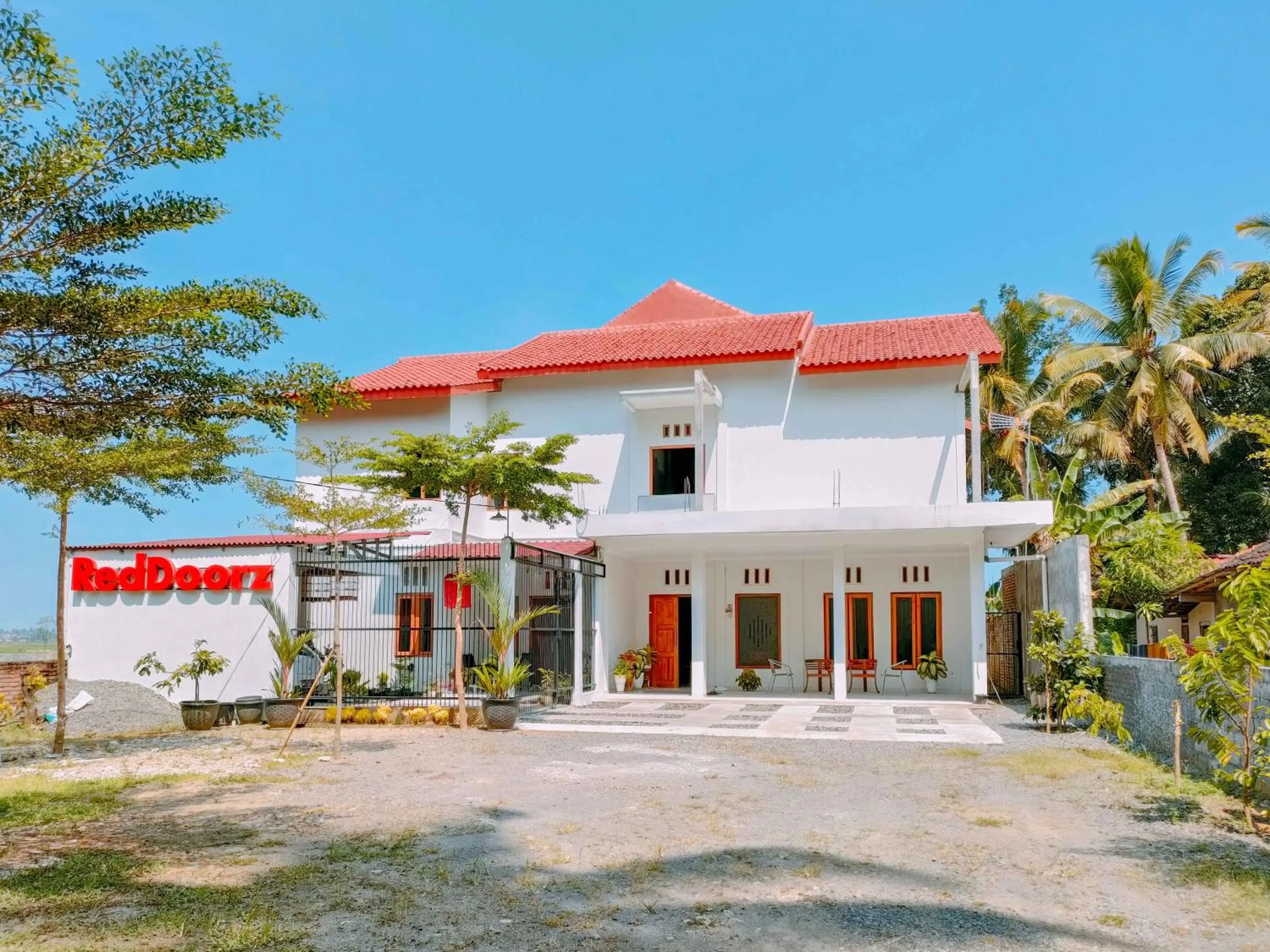 RedDoorz at Omah Candi Sari near Airport YIA