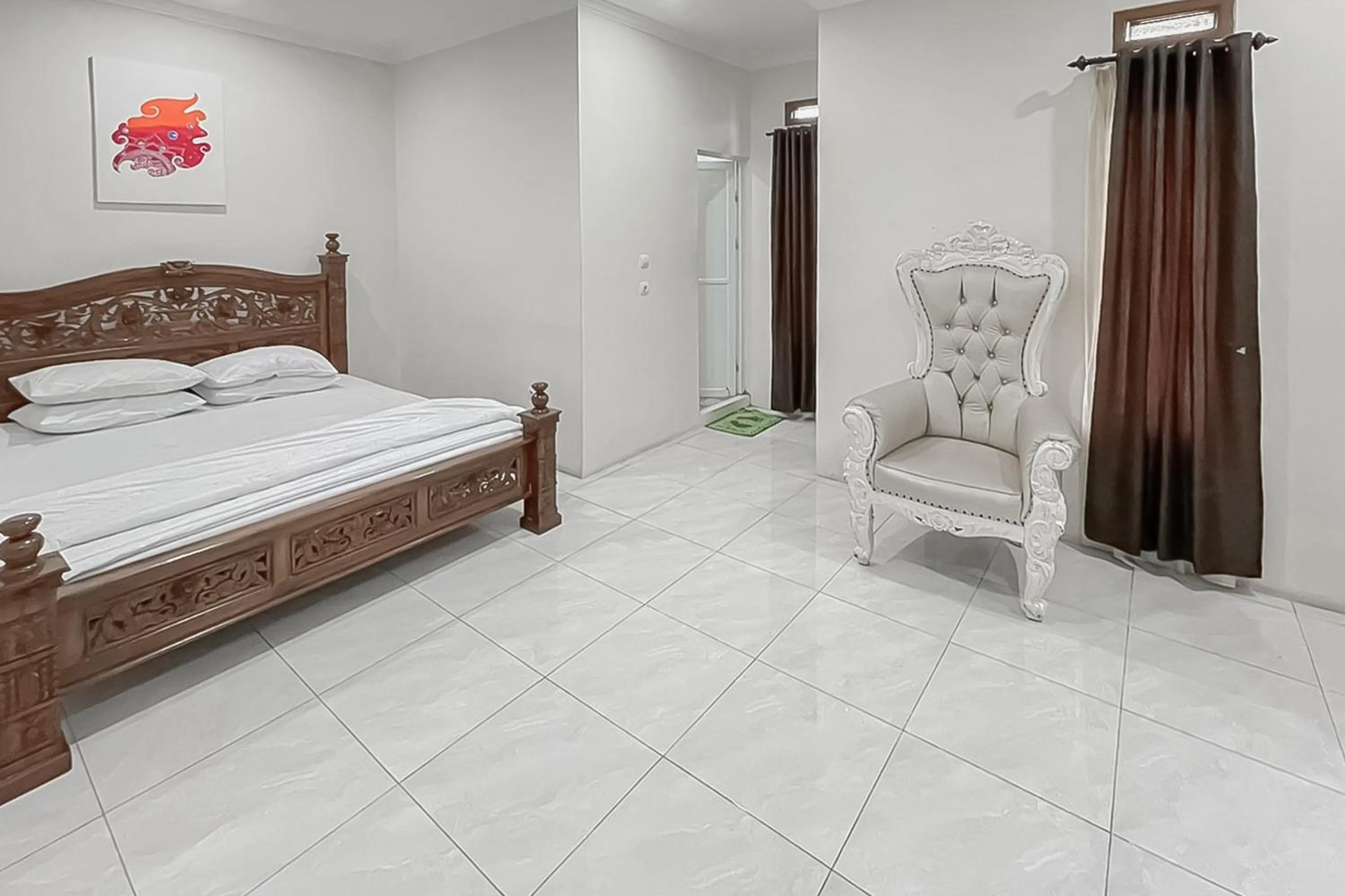 Bed in RedDoorz Resort Syariah At Rancakalong Sumedang