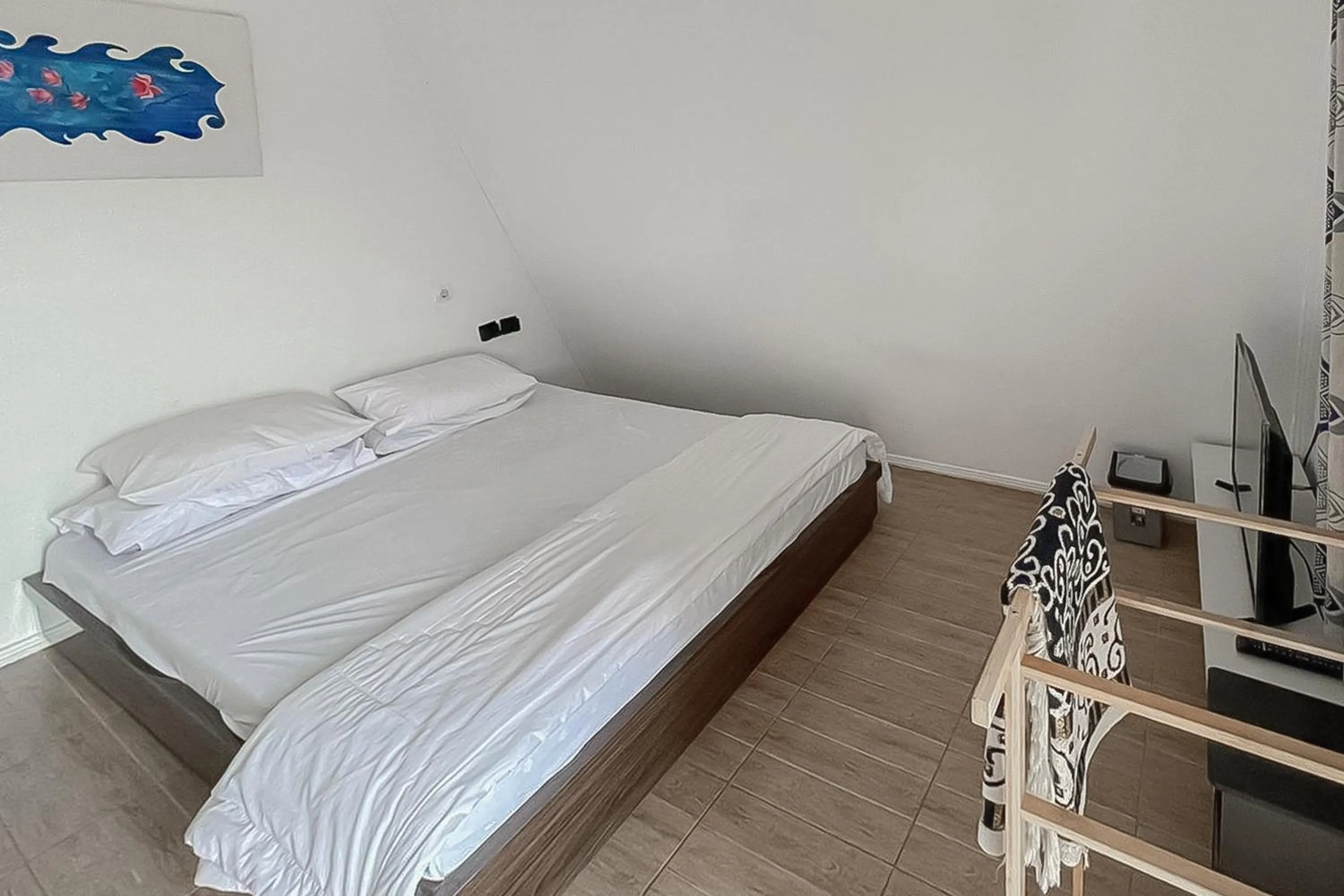 Bed in RedDoorz Resort Syariah At Rancakalong Sumedang