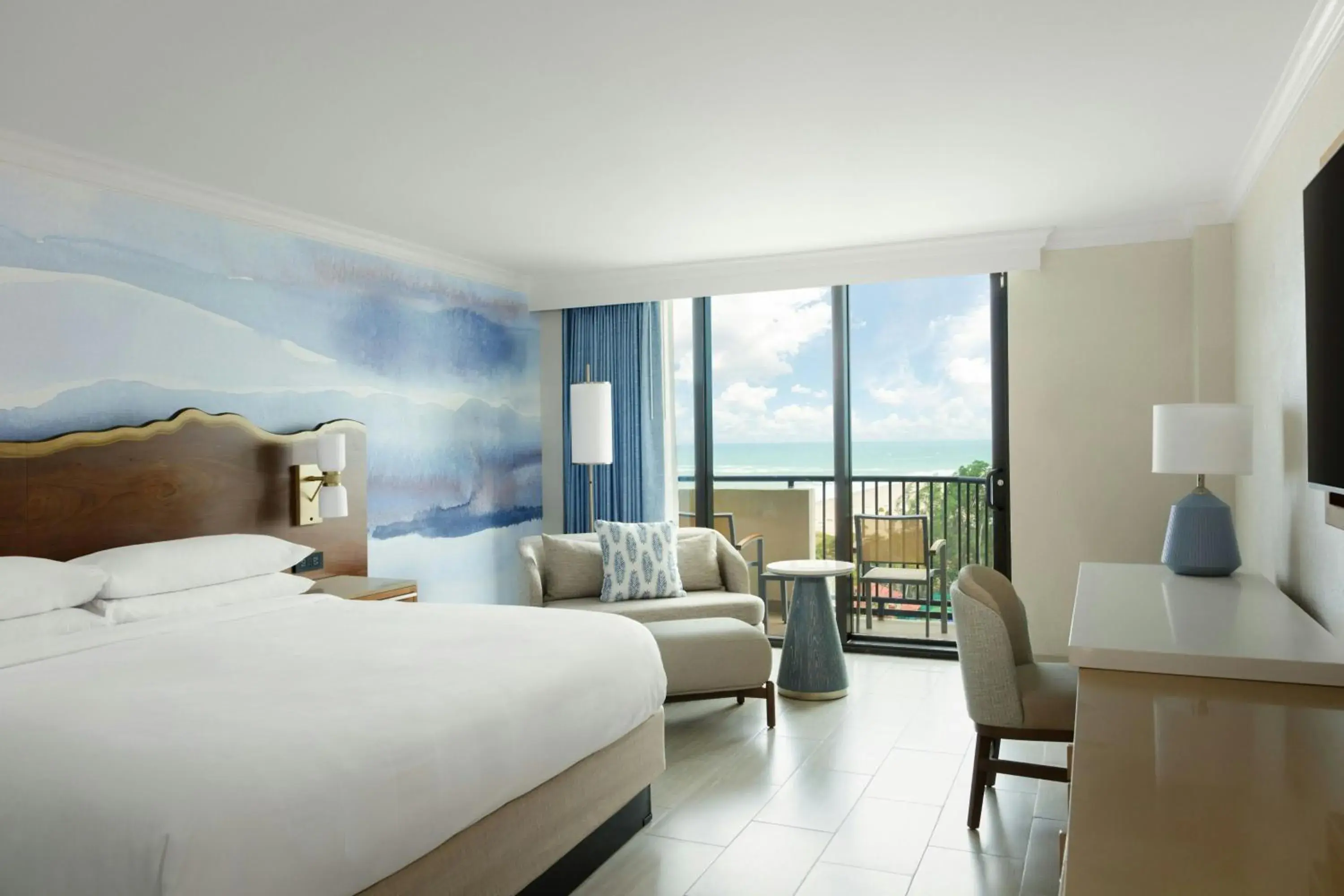 King Room with Pool View in Fort Lauderdale Marriott Harbor Beach Resort & Spa King Room with Pool View in Fort Lauderdale Marriott Harbor Beach Resort & Spa