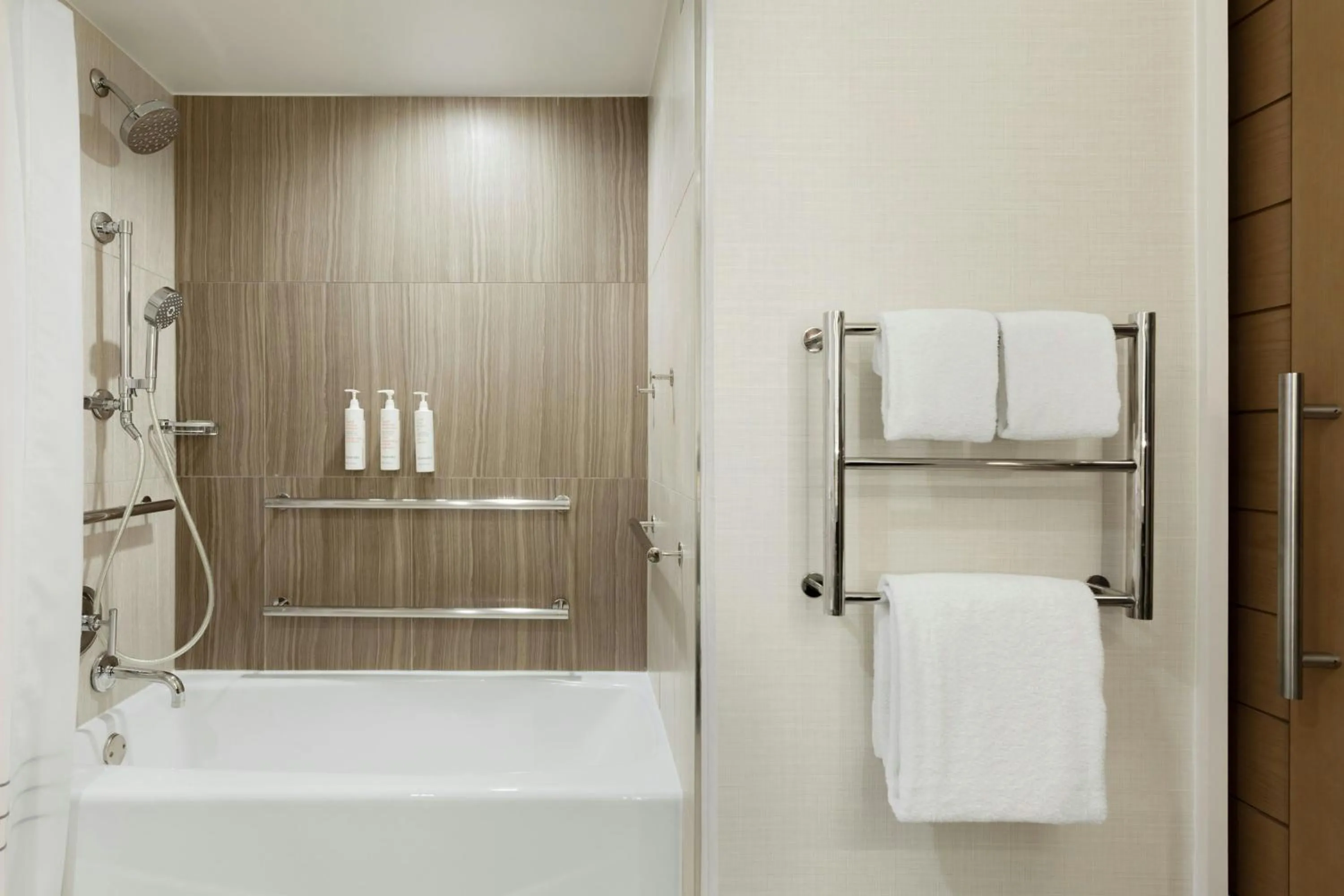 Bathroom in Fort Lauderdale Marriott Harbor Beach Resort & Spa