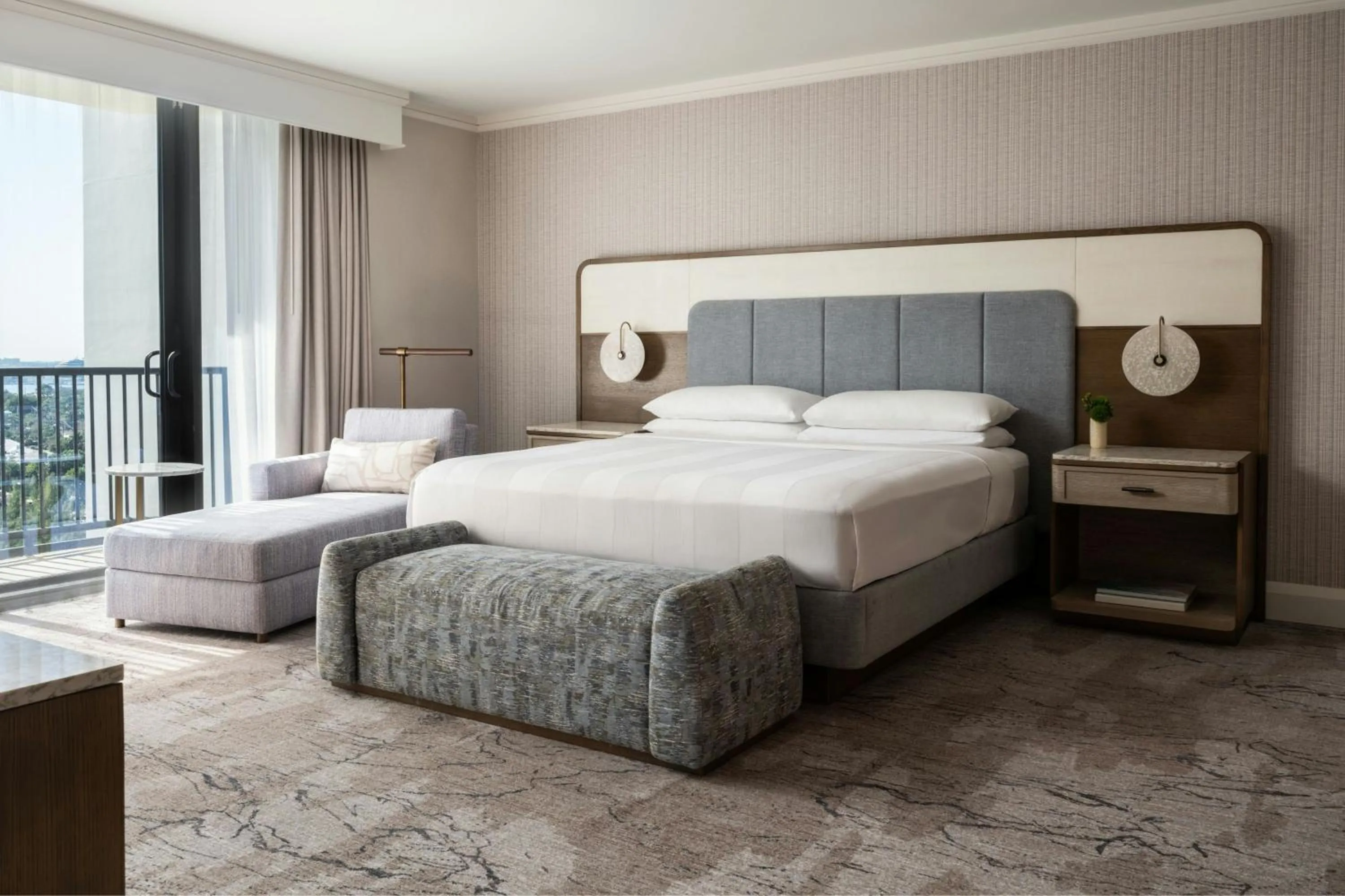 Photo of the whole room, Bed in Fort Lauderdale Marriott Harbor Beach Resort & Spa