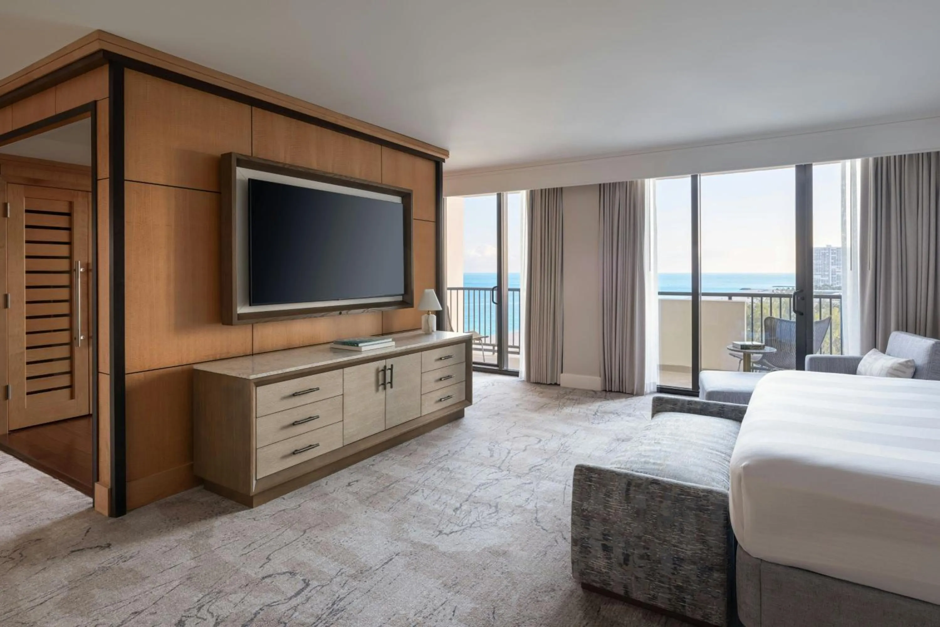 Photo of the whole room, Bed in Fort Lauderdale Marriott Harbor Beach Resort & Spa