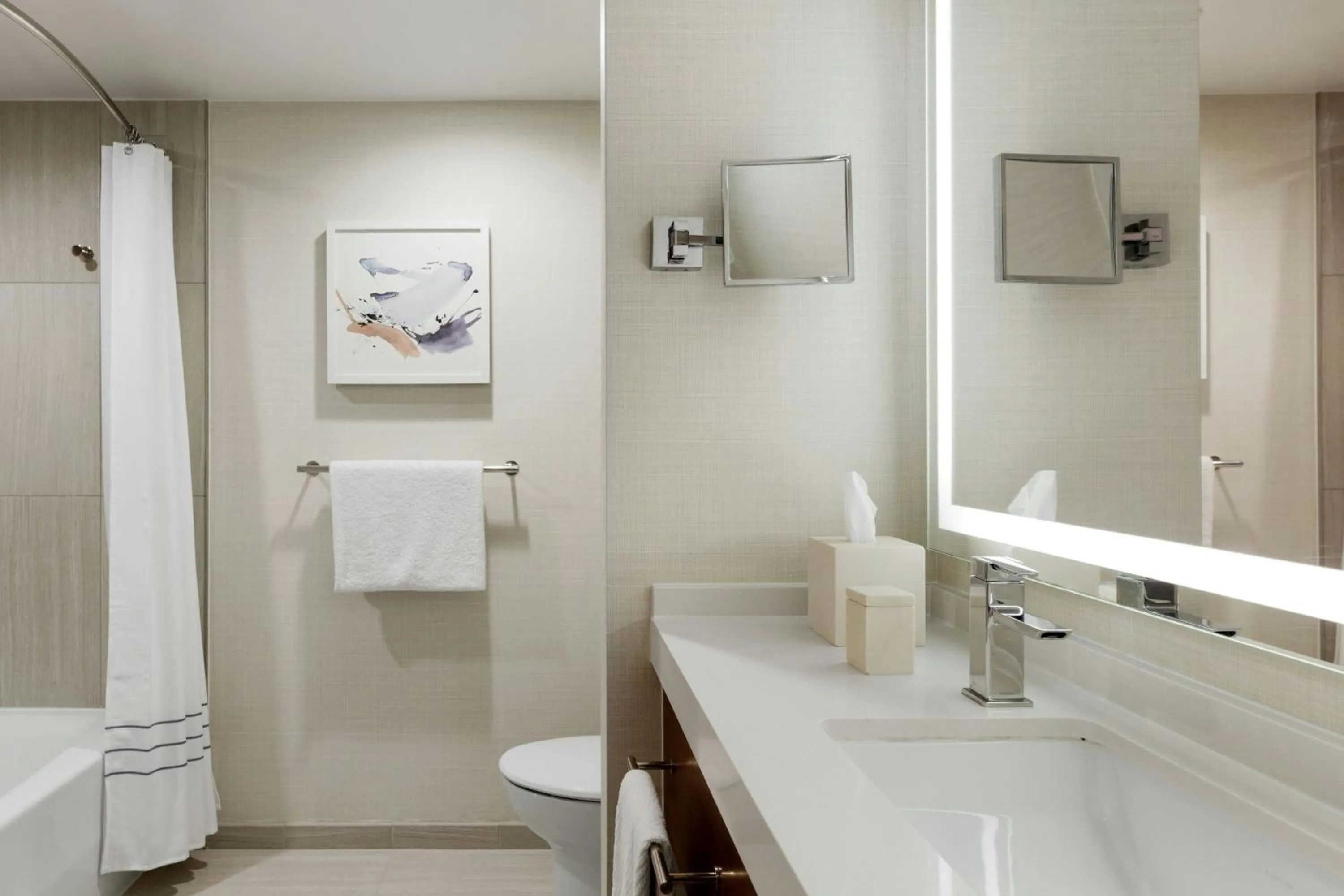 Bathroom in Fort Lauderdale Marriott Harbor Beach Resort & Spa