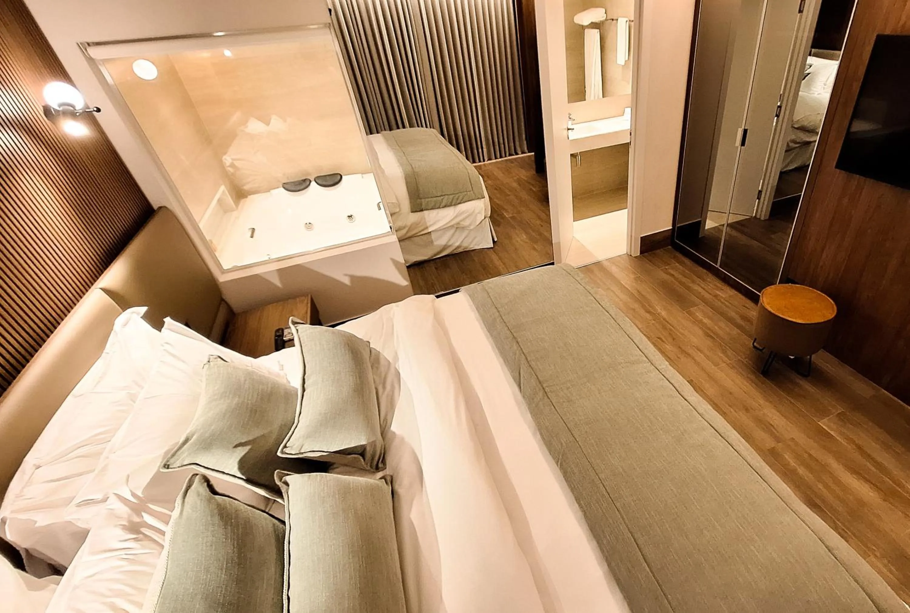 Bedroom, Bed in Hilton Garden Inn Belo Horizonte Lourdes