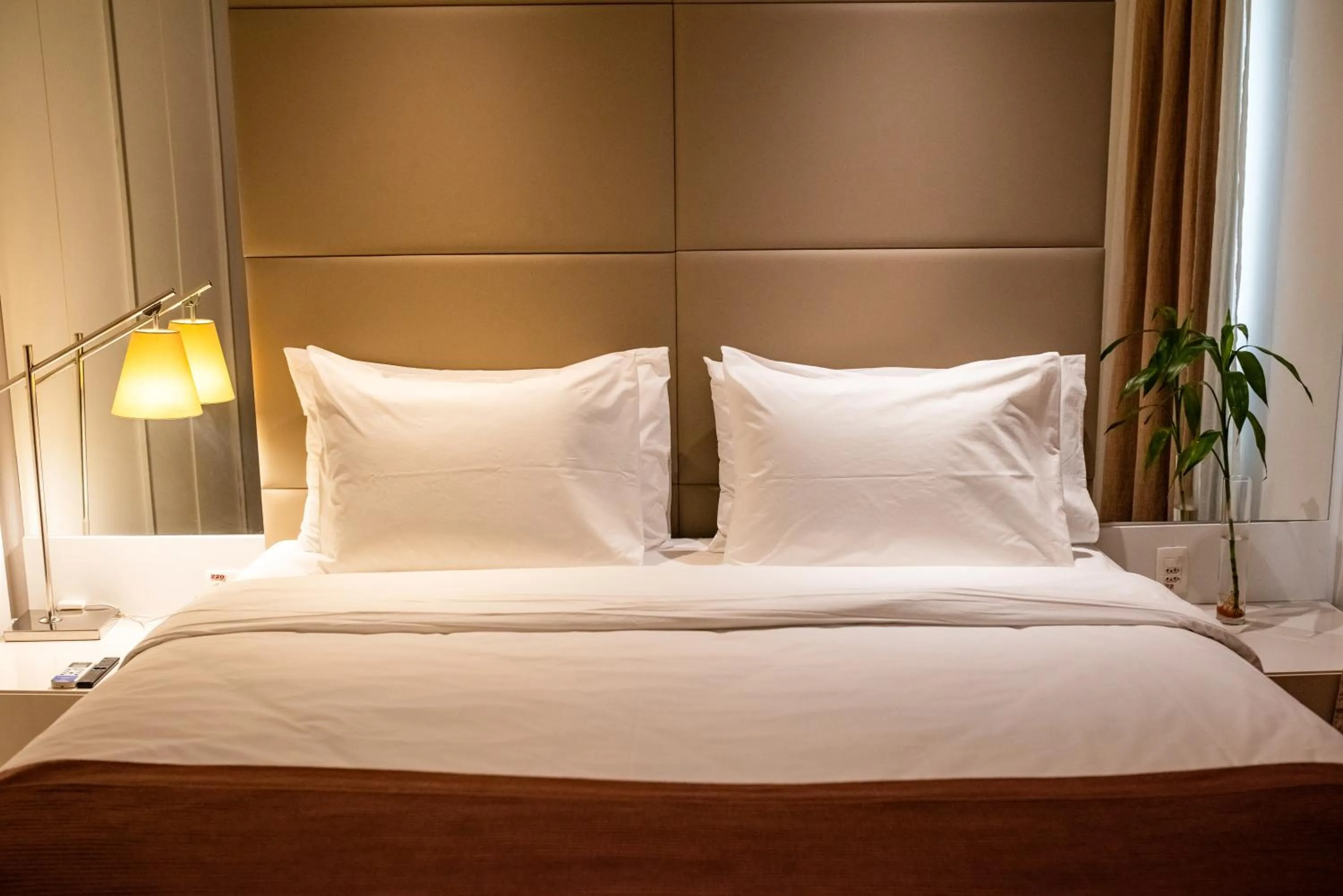 Bedroom, Bed in Hilton Garden Inn Belo Horizonte Lourdes