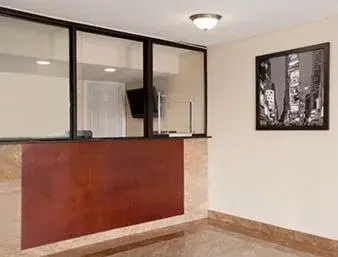 Lobby or reception in Super 8 by Wyndham Rahway/Newark Lobby or reception in Super 8 by Wyndham Rahway/Newark