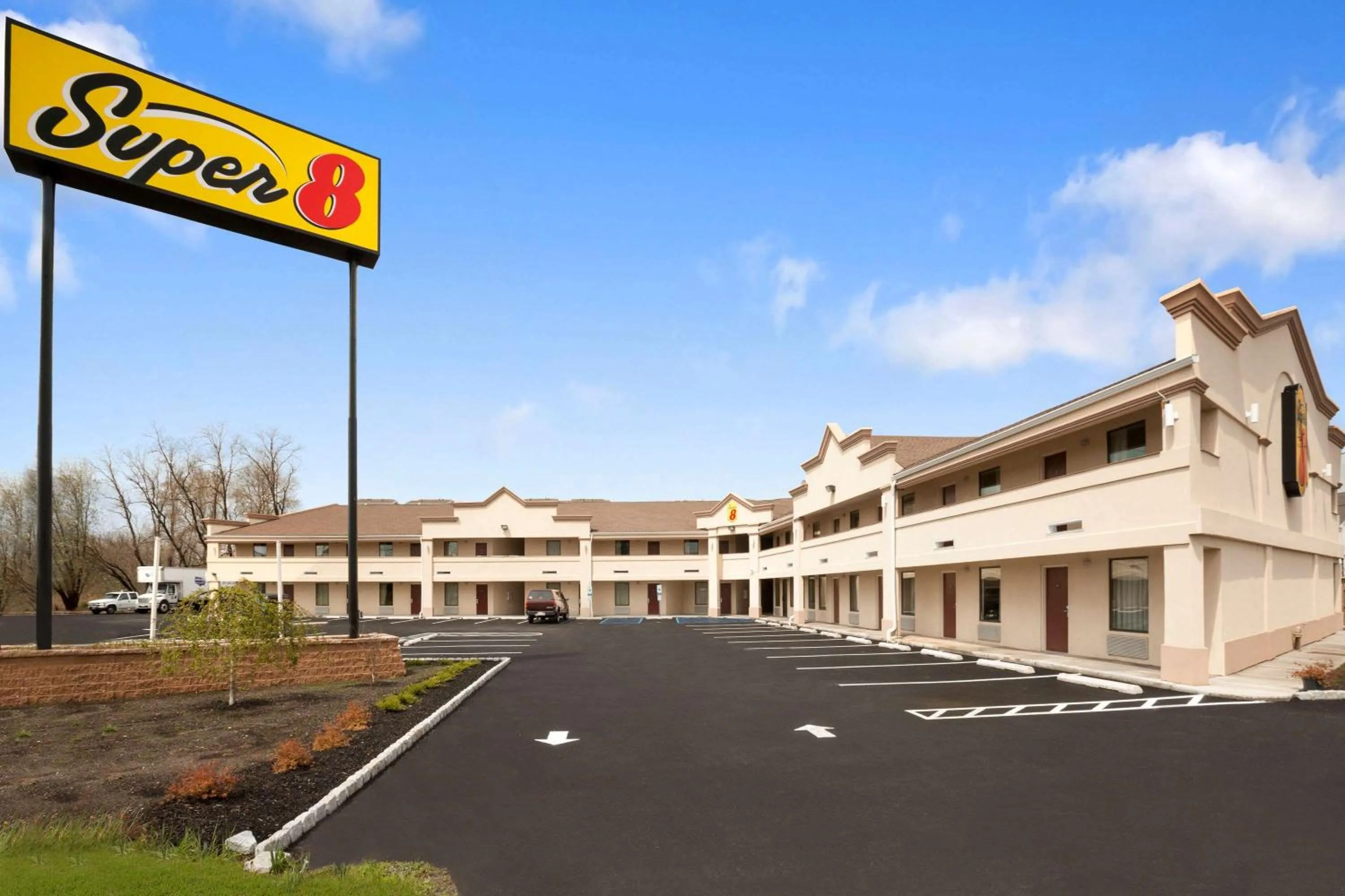Property building in Super 8 by Wyndham Rahway/Newark
