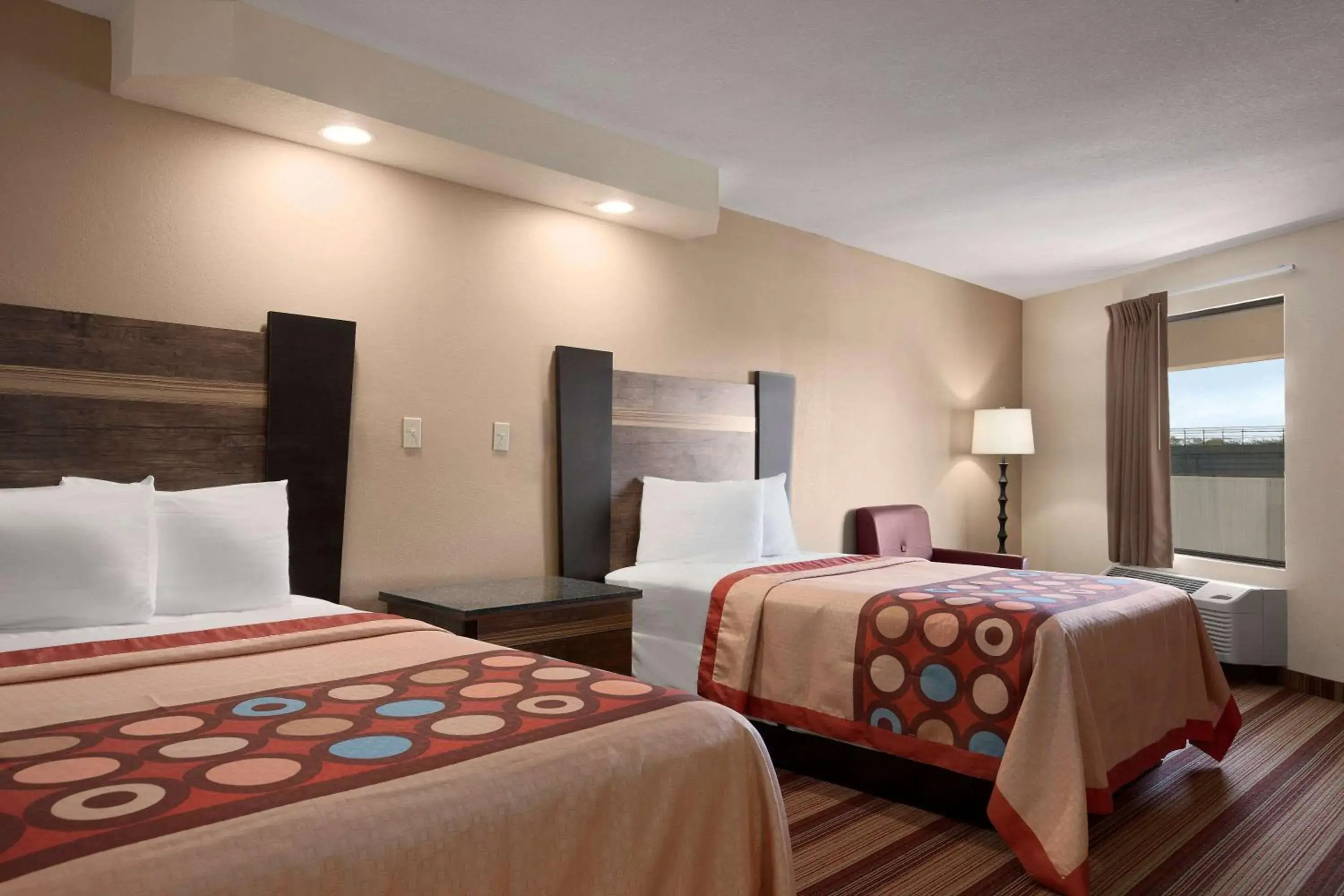 On site, Bed in Super 8 by Wyndham Rahway/Newark On site, Bed in Super 8 by Wyndham Rahway/Newark