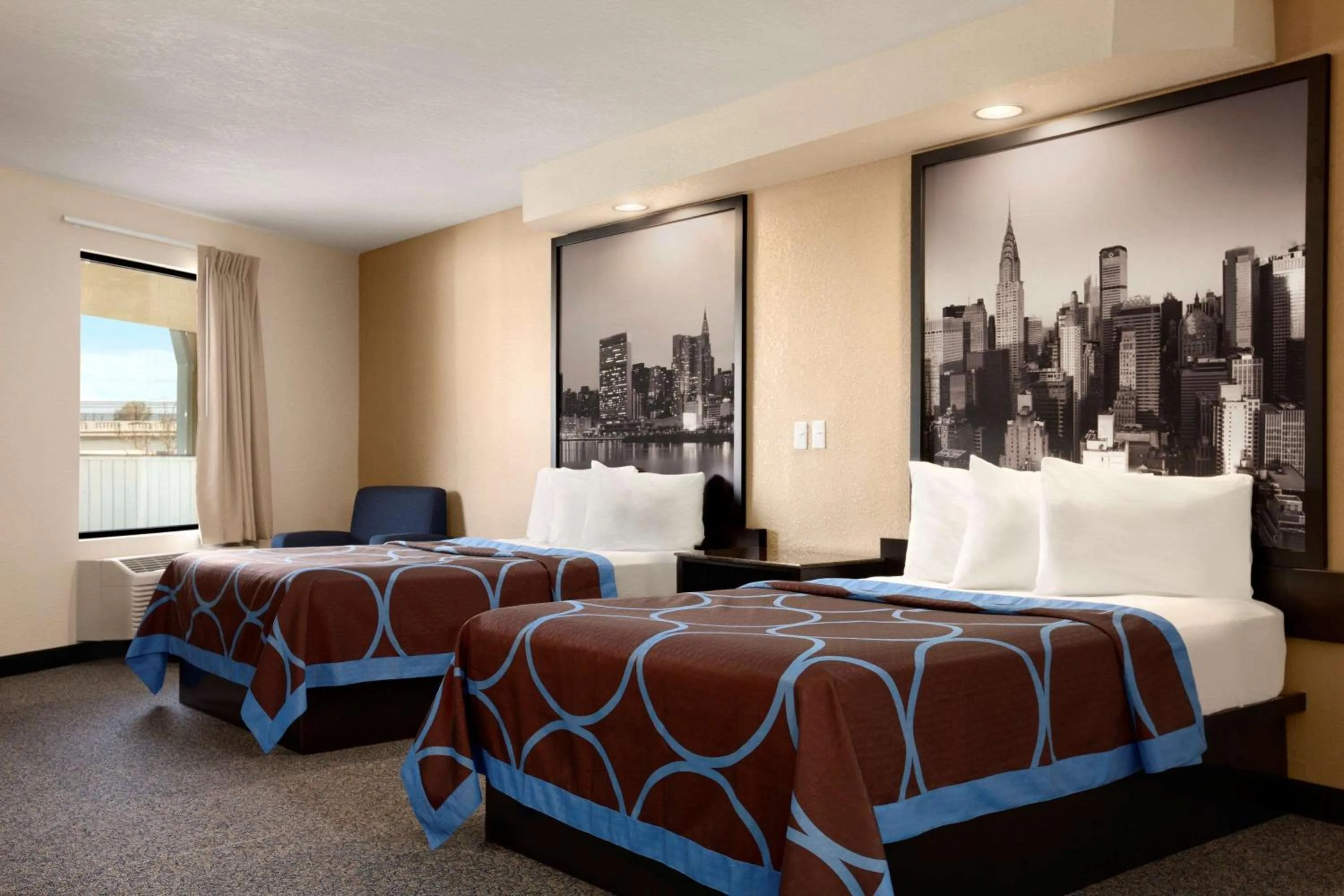 On site, Bed in Super 8 by Wyndham Rahway/Newark